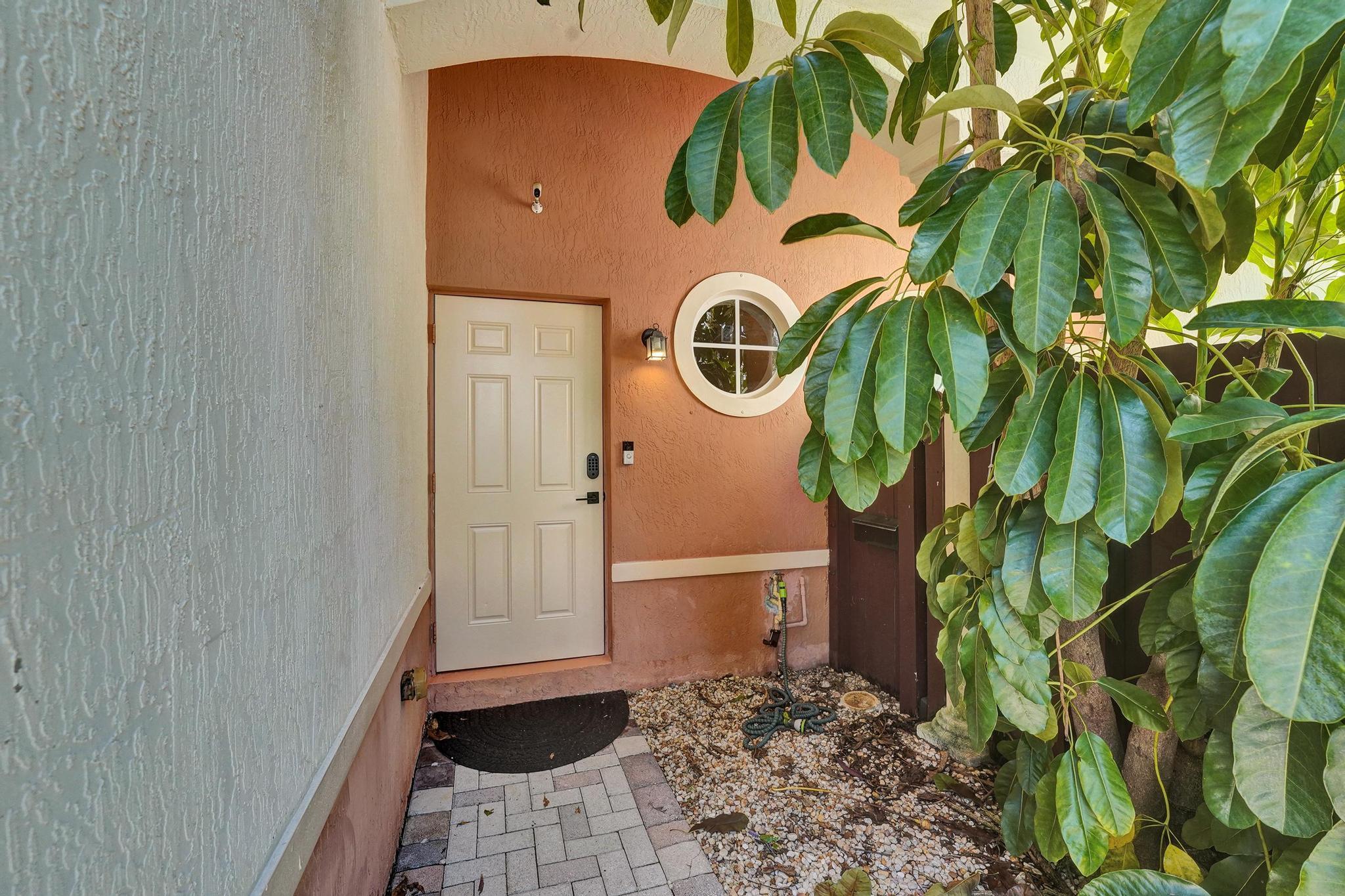 852 NW 9TH Street