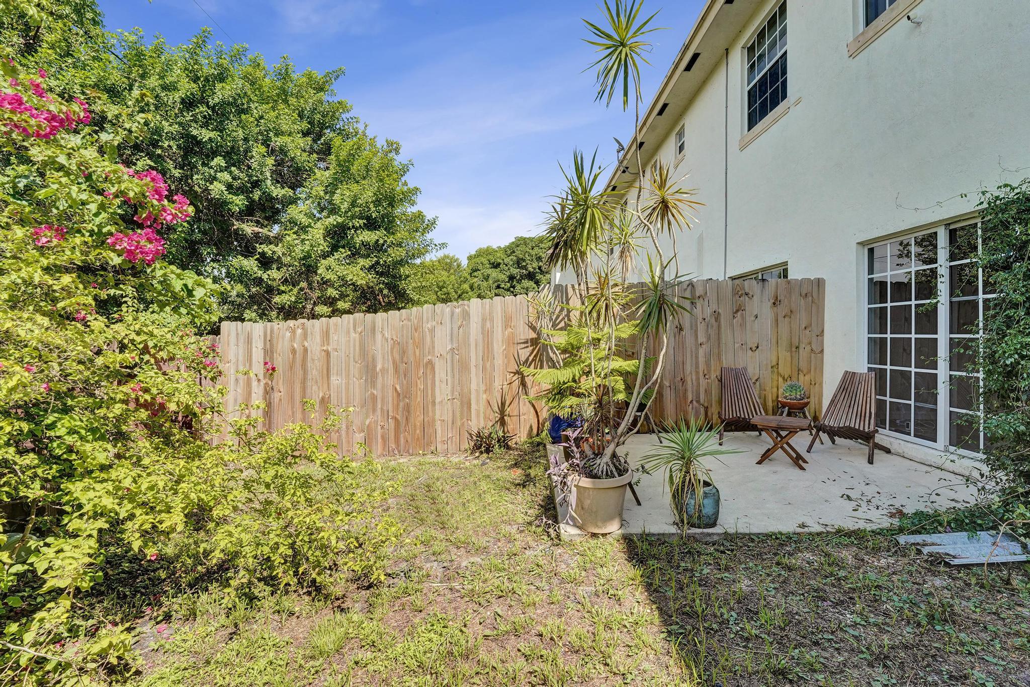852 NW 9TH Street