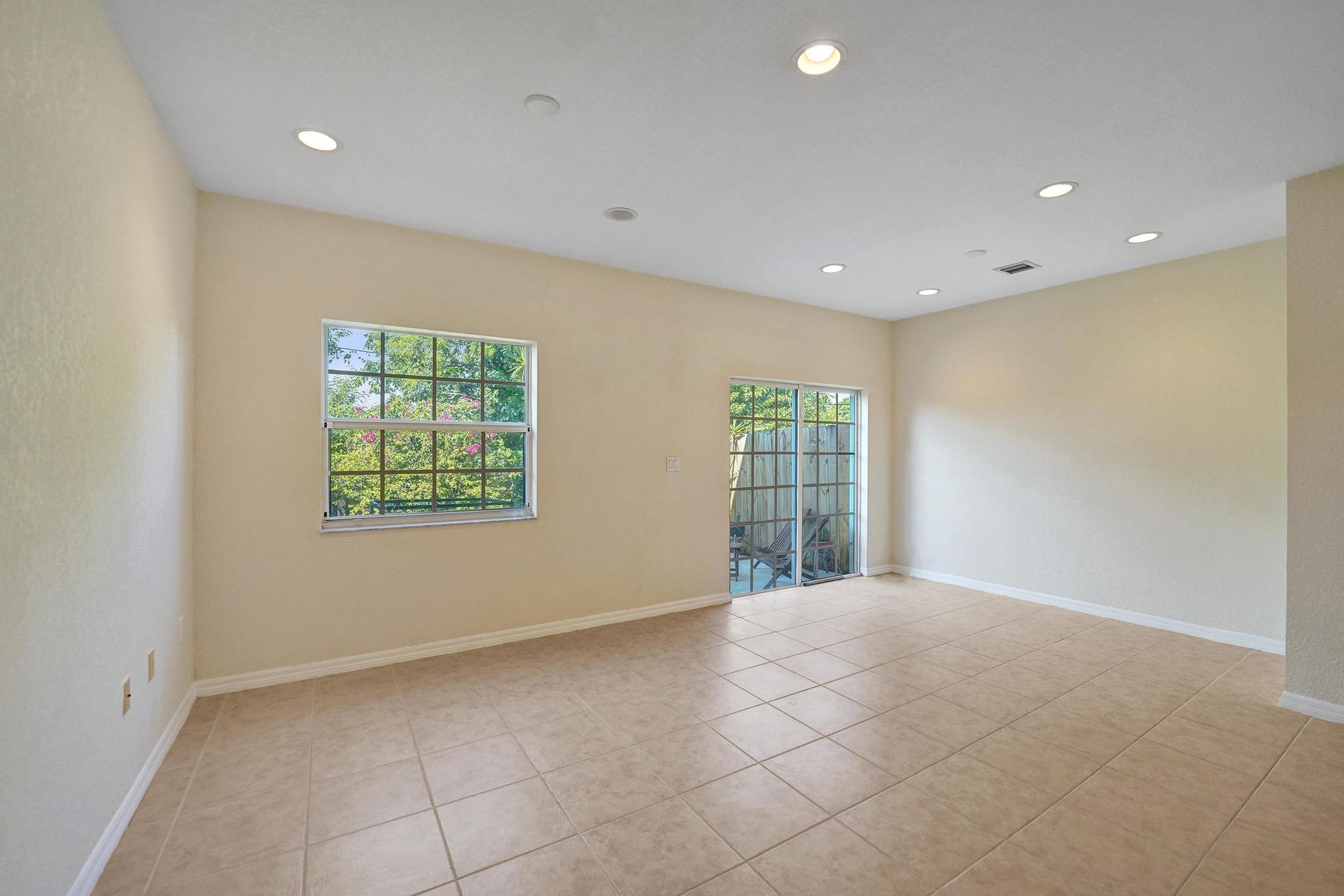 852 NW 9TH Street