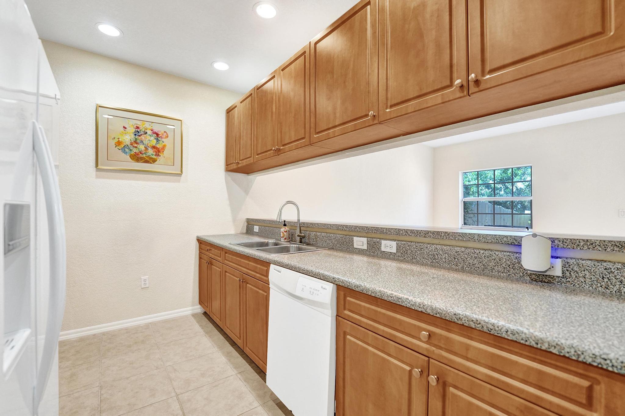 852 NW 9TH Street
