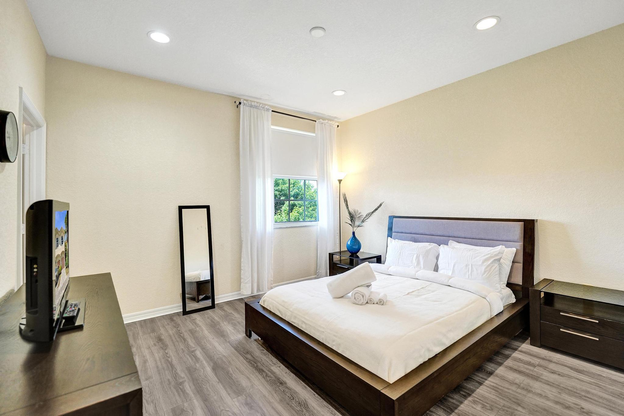 852 NW 9TH Street