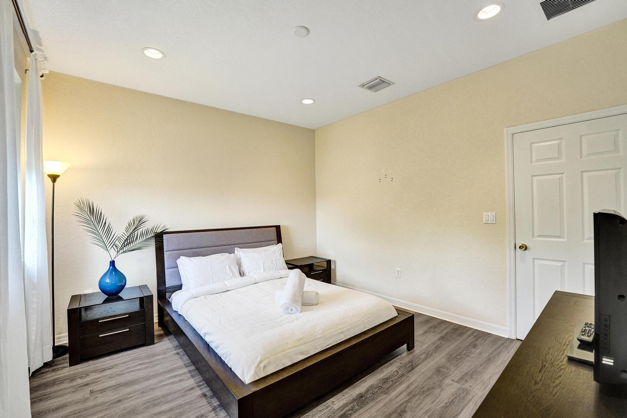 852 NW 9TH Street