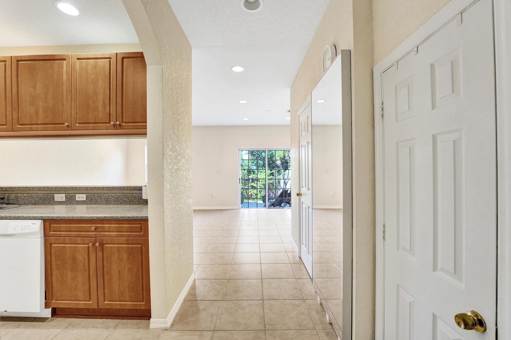 852 NW 9TH Street