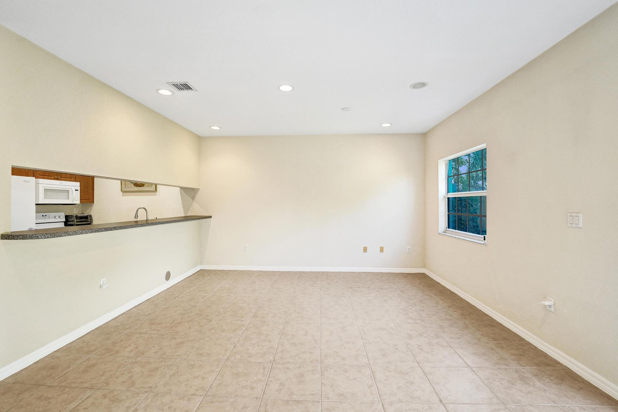 852 NW 9TH Street