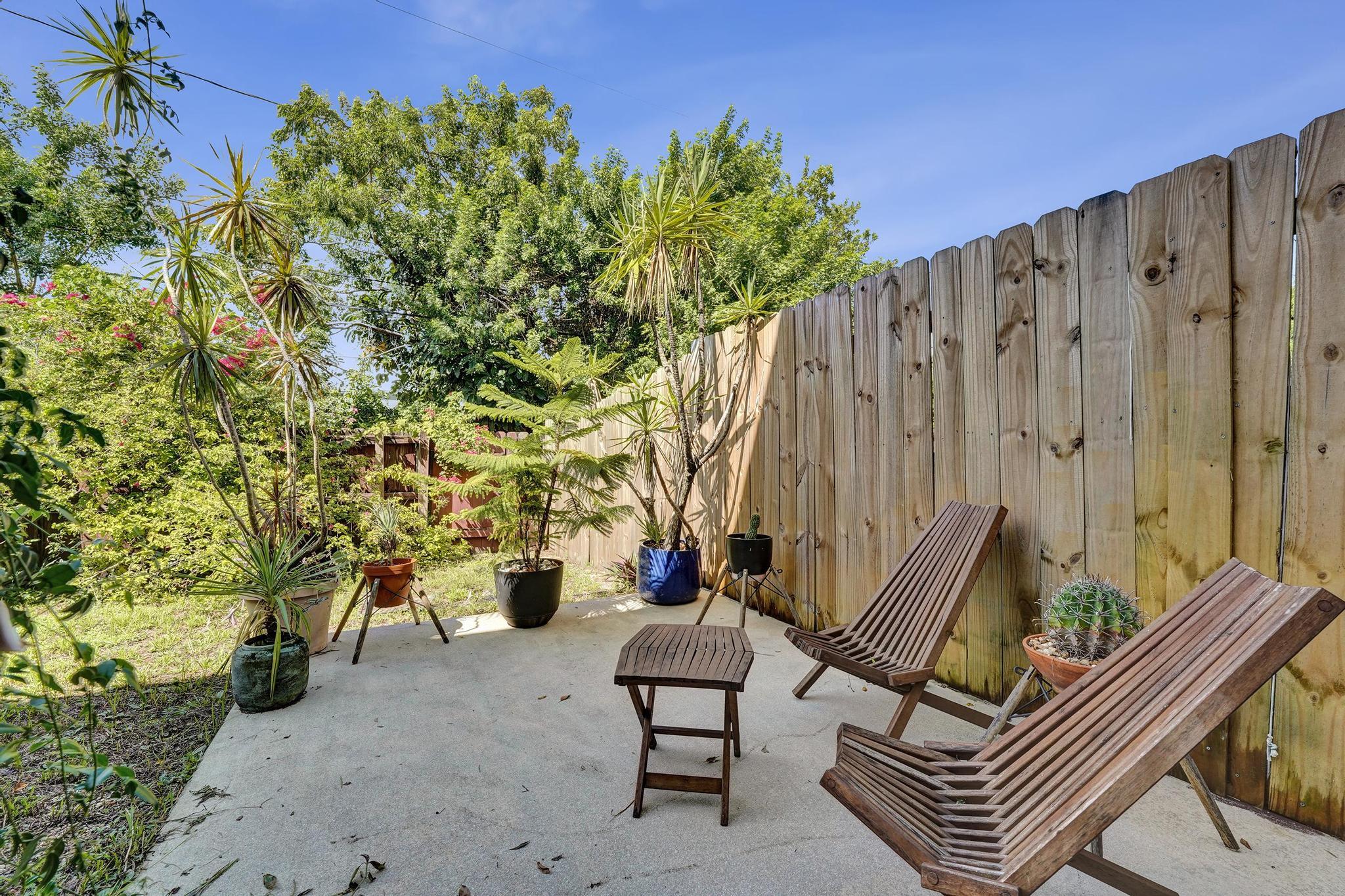 852 NW 9TH Street