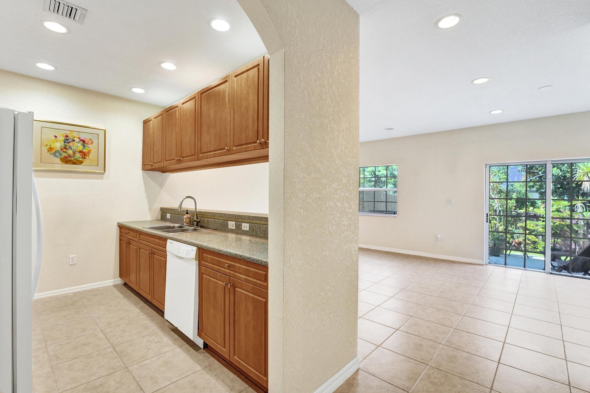 852 NW 9TH Street