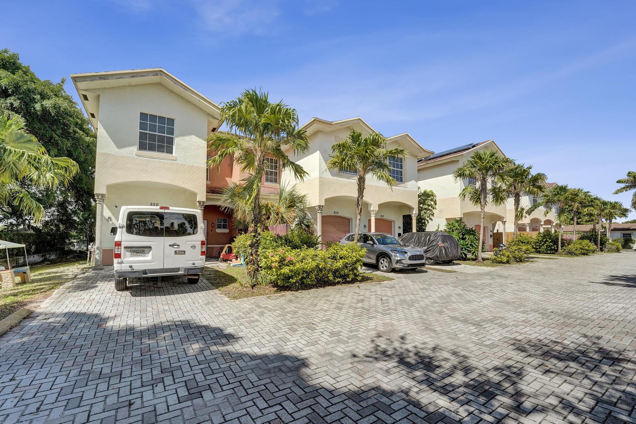 852 NW 9TH Street