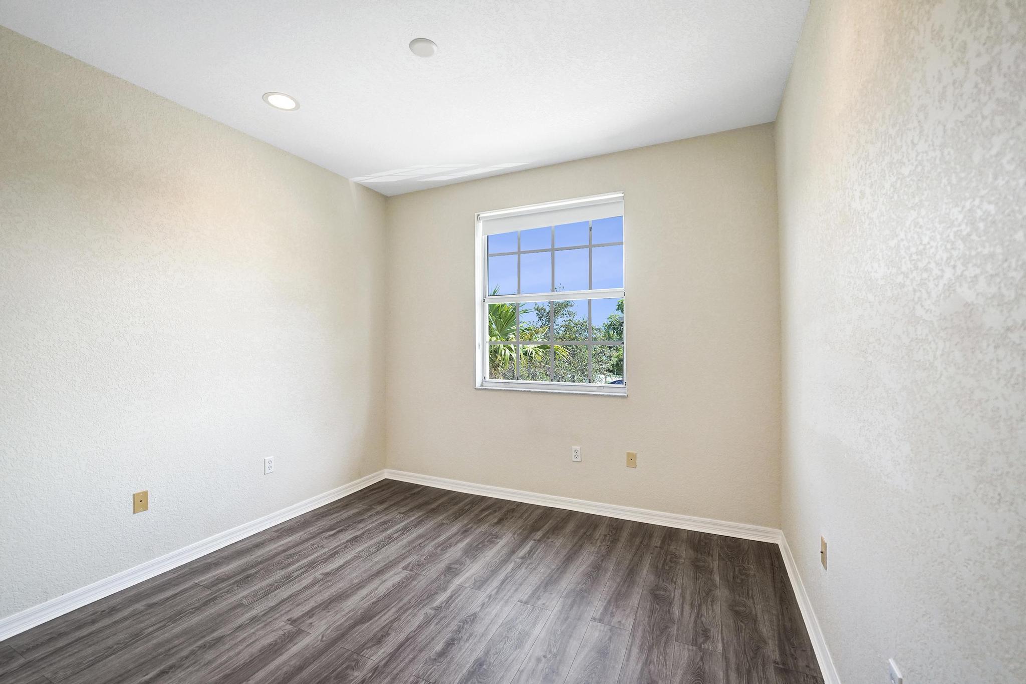 852 NW 9TH Street