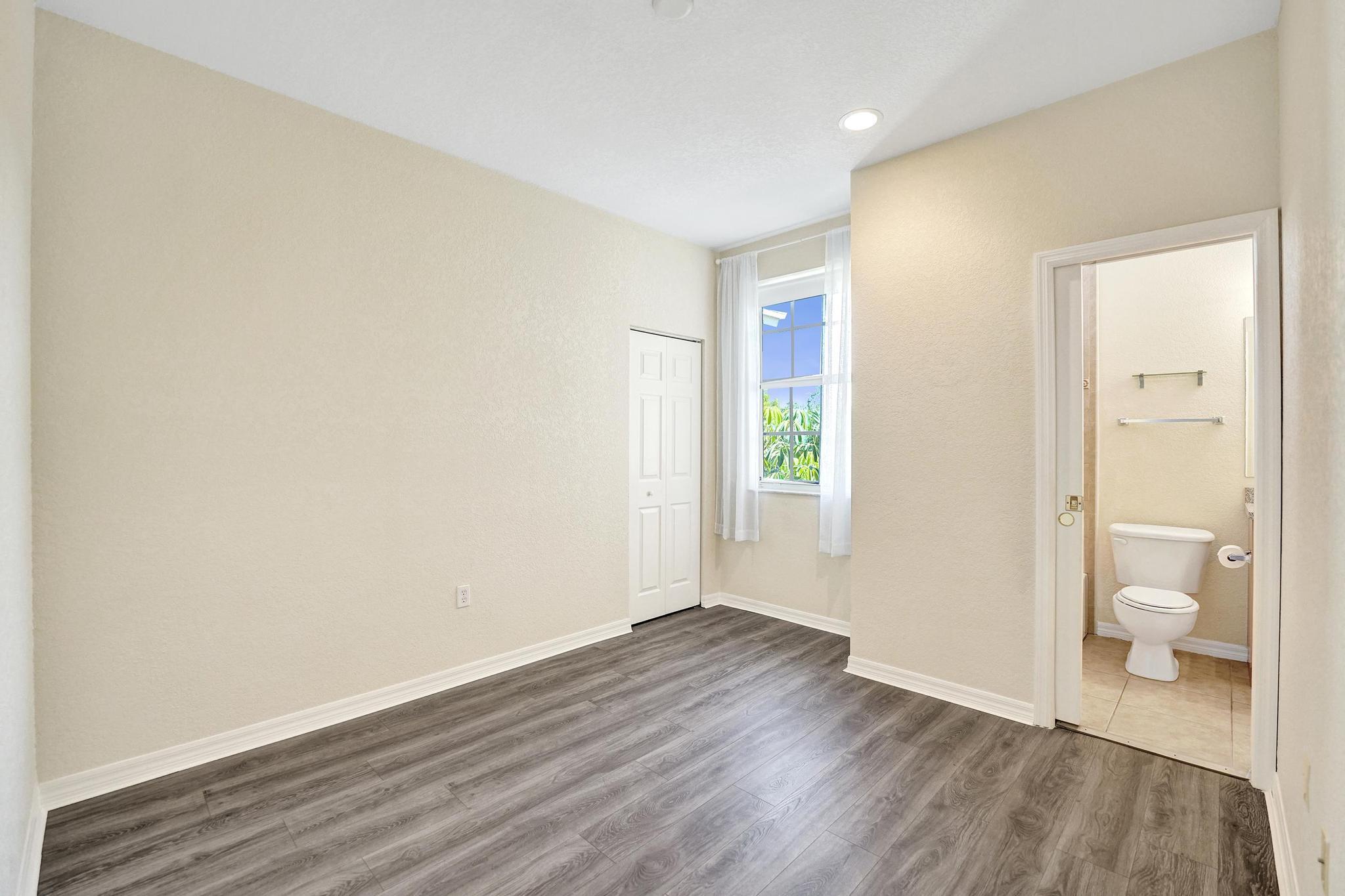 852 NW 9TH Street