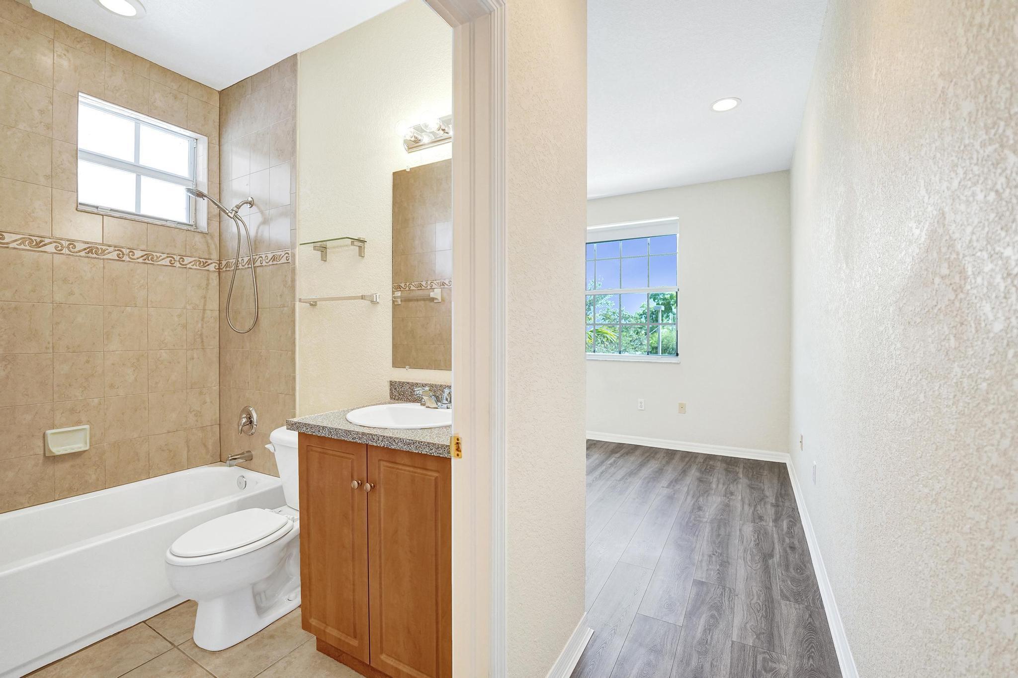 852 NW 9TH Street
