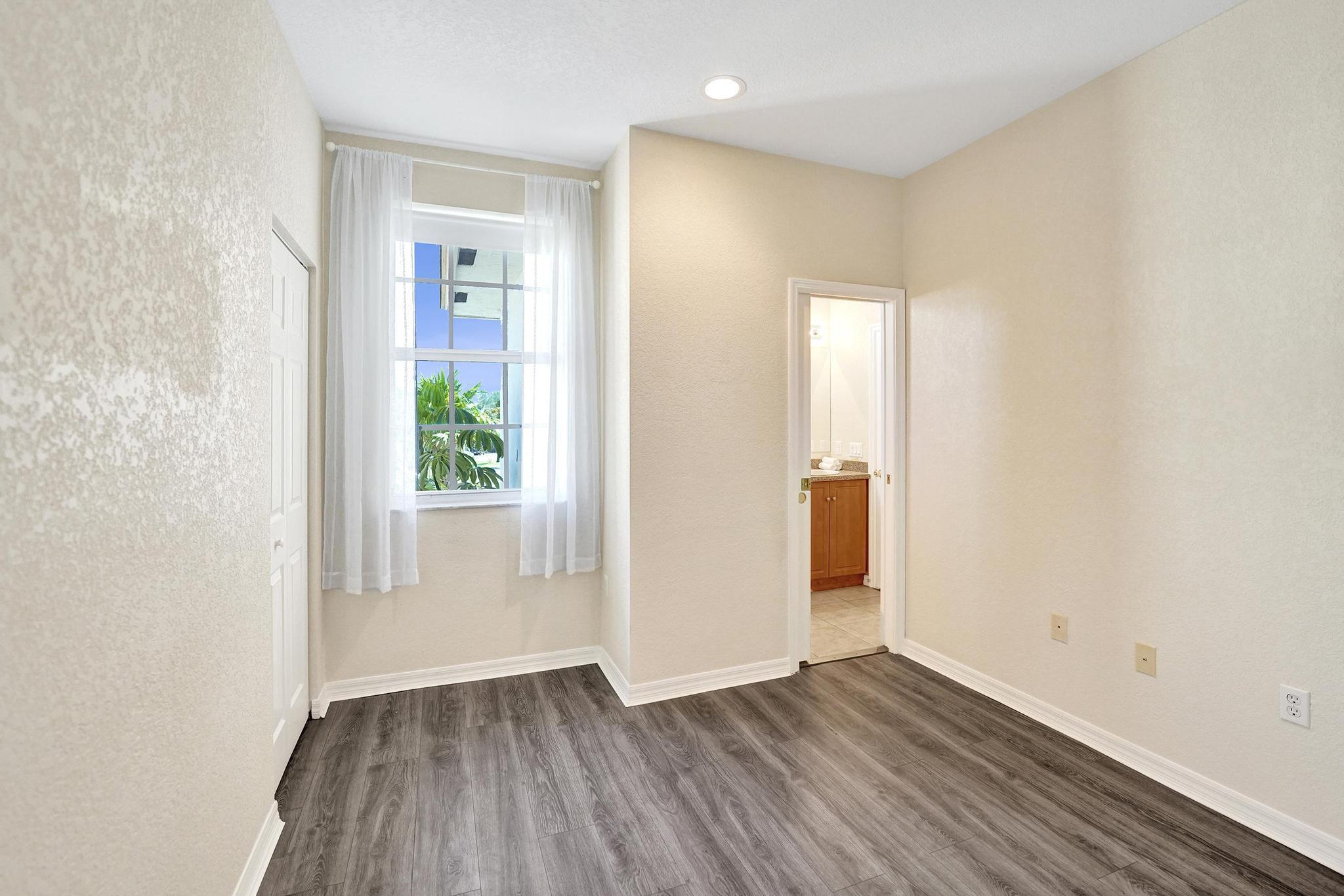 852 NW 9TH Street