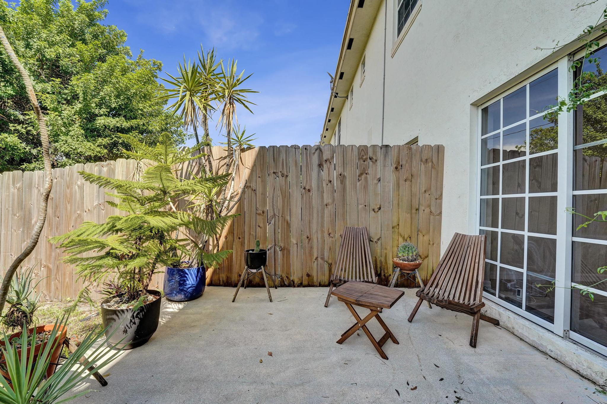 852 NW 9TH Street
