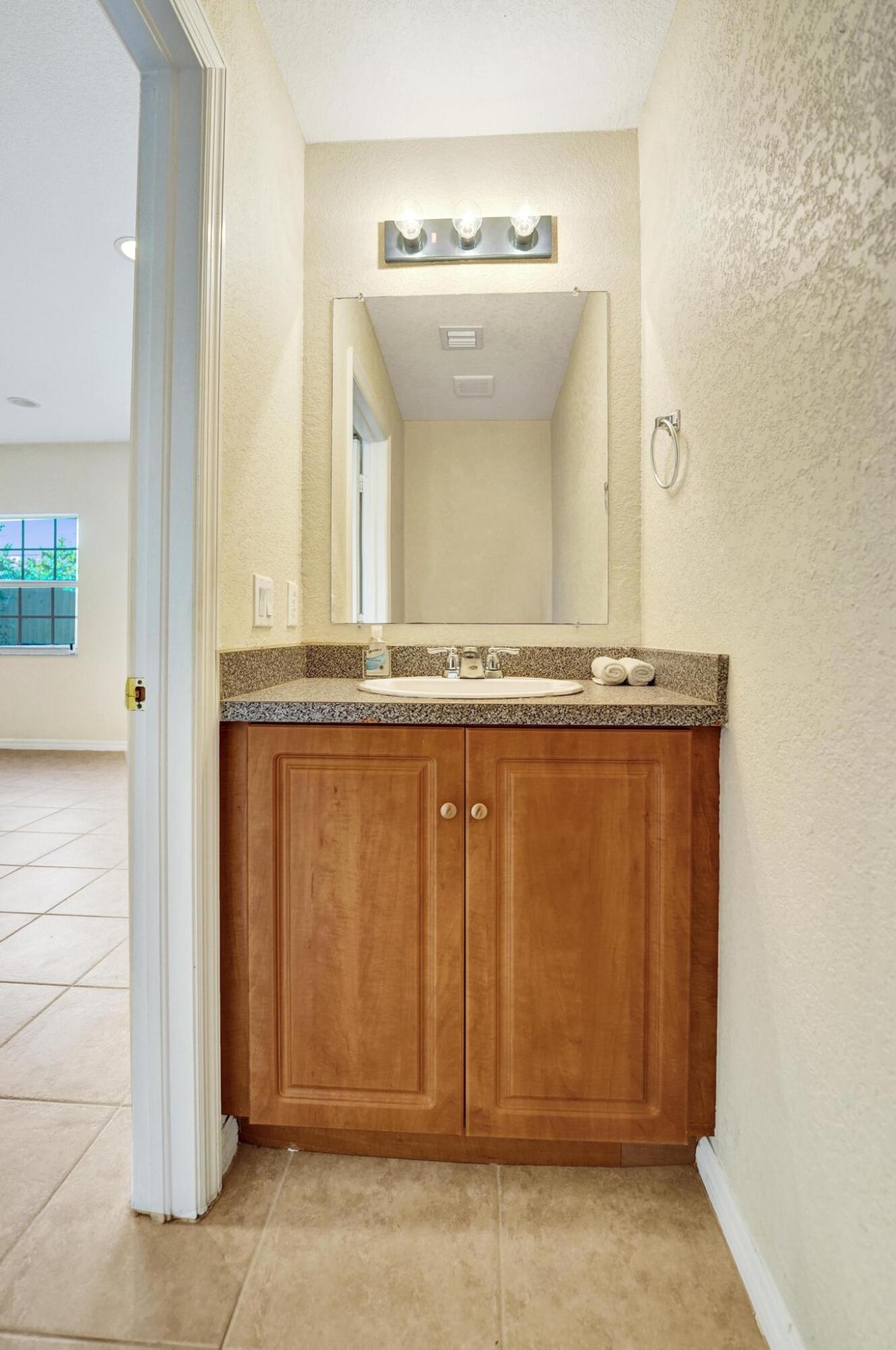 852 NW 9TH Street