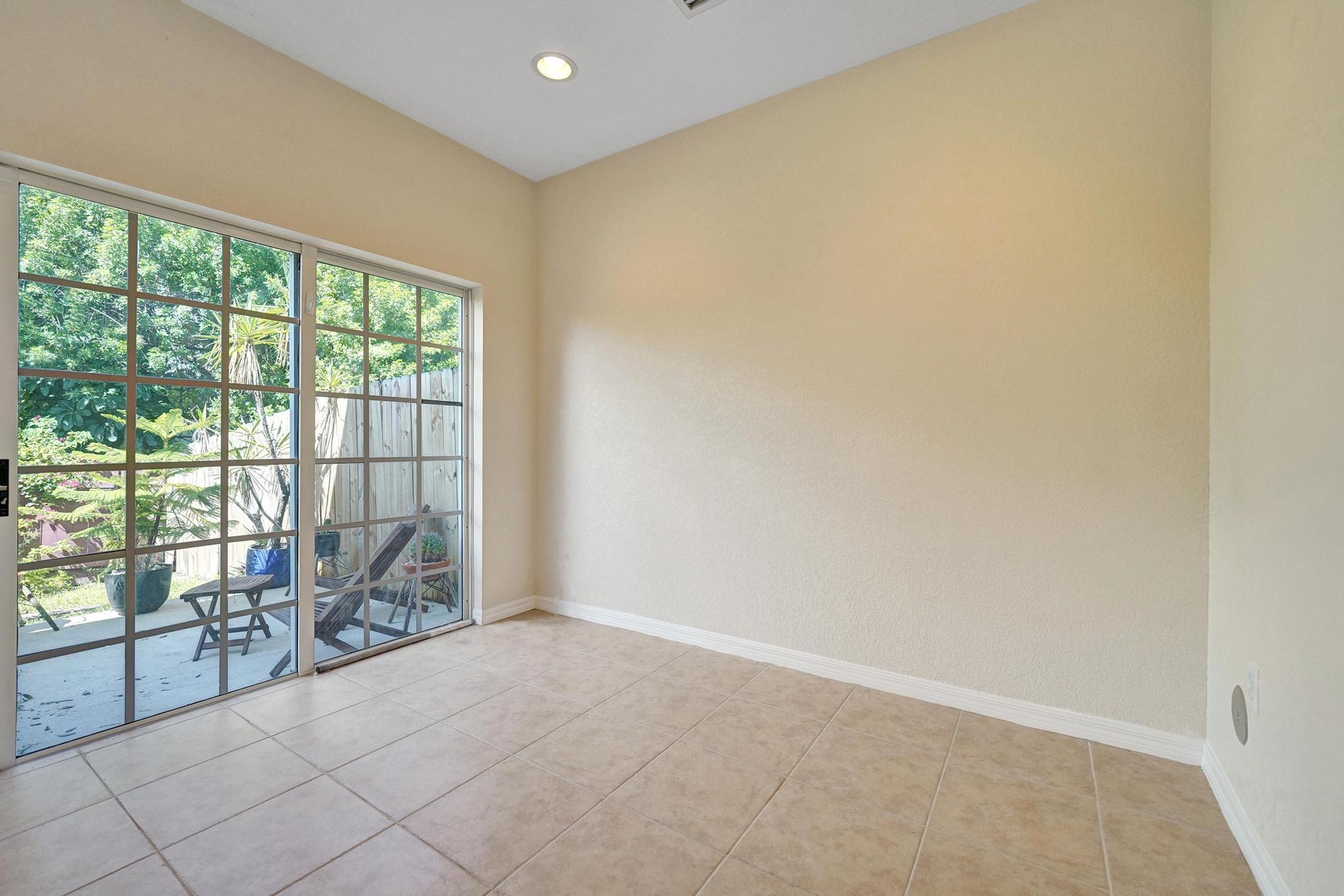 852 NW 9TH Street