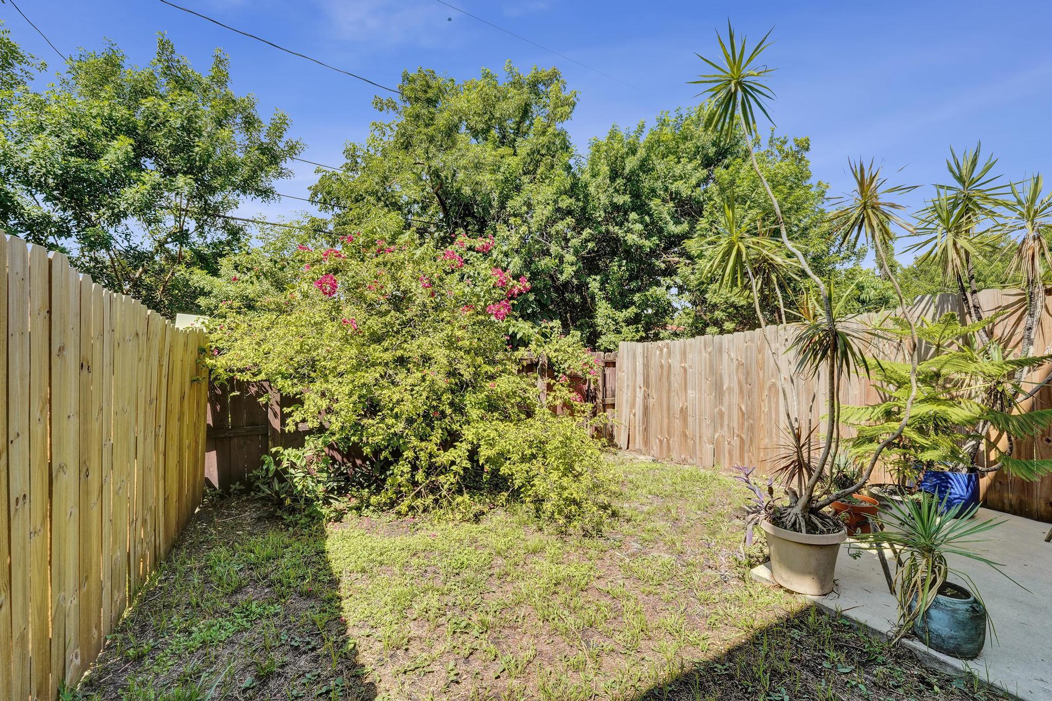 852 NW 9TH Street