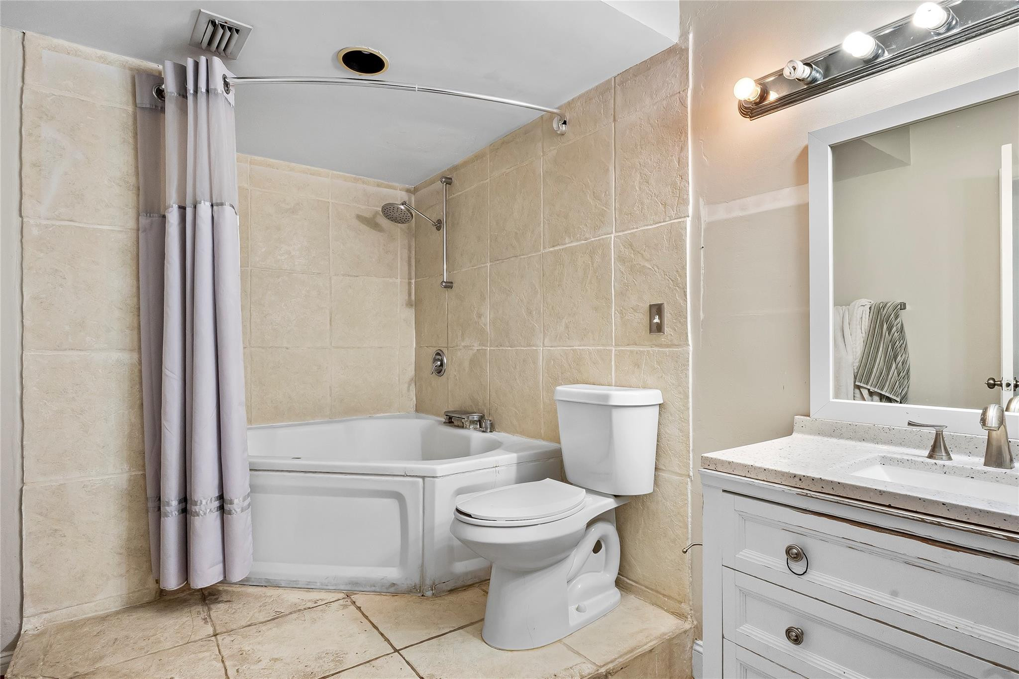 19501 E Country Club Drive 9102