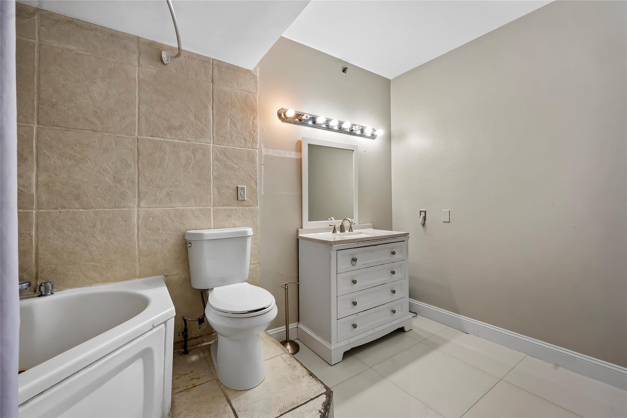 19501 E Country Club Drive 9102