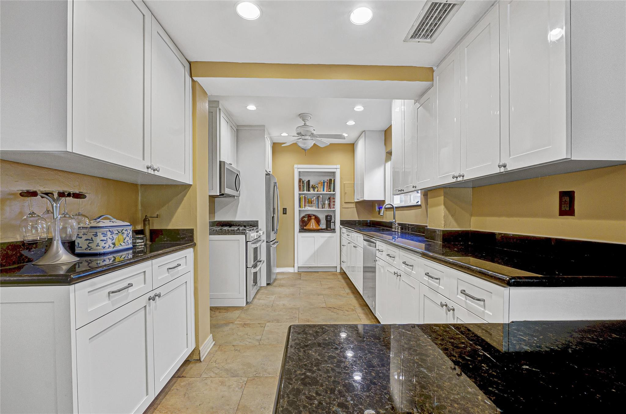 1241 N Rio Vista Boulevard