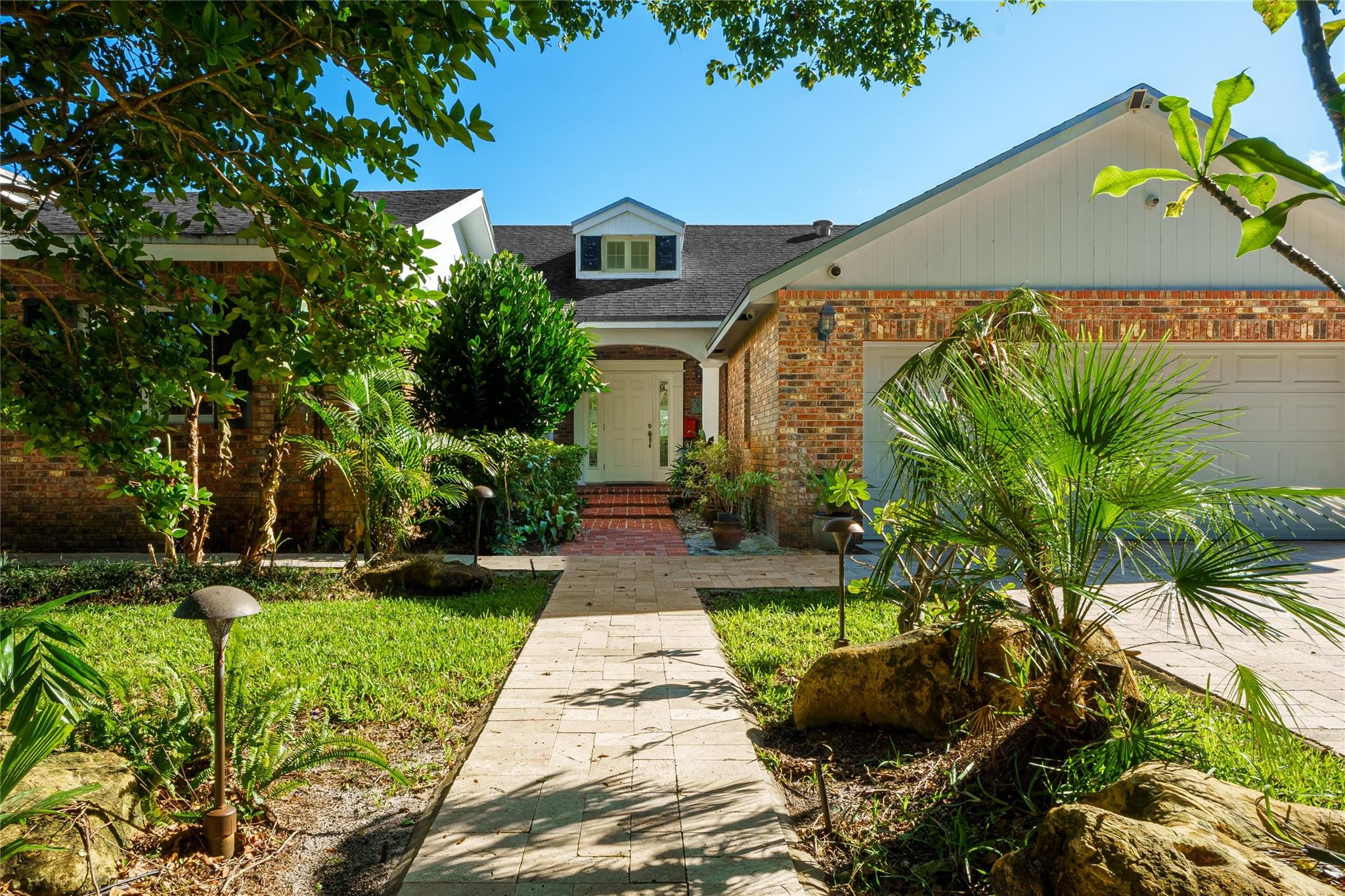 1241 N Rio Vista Boulevard