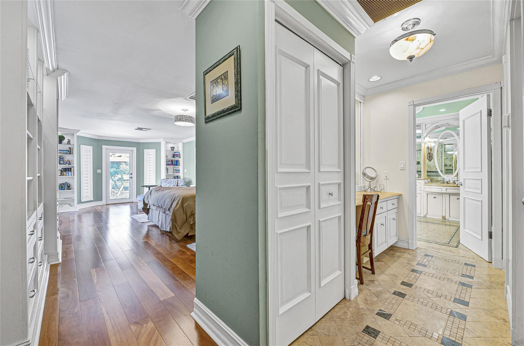 1241 N Rio Vista Boulevard