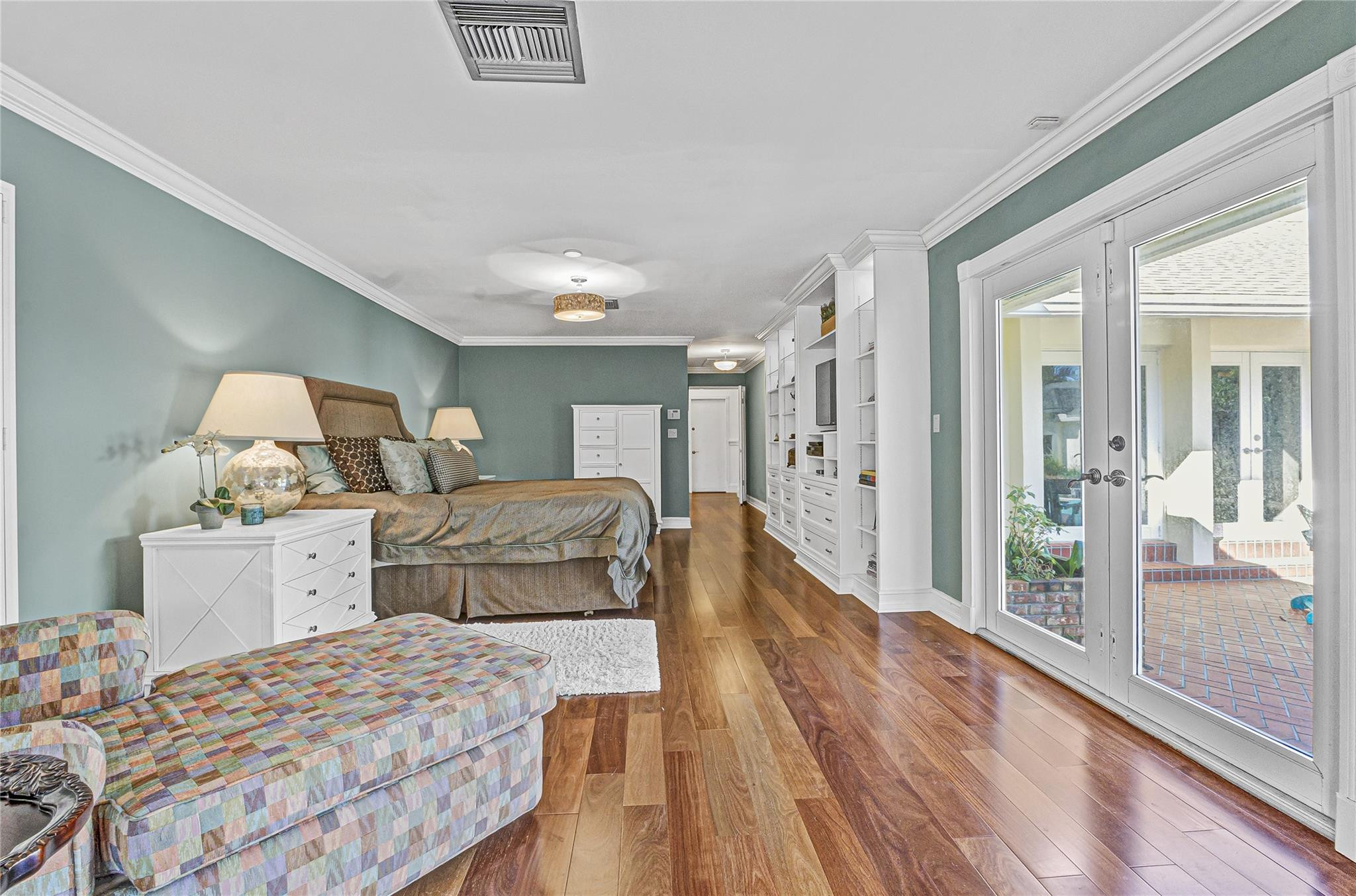 1241 N Rio Vista Boulevard