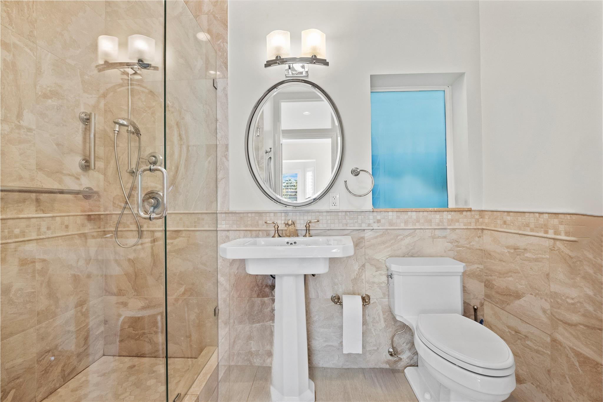 1241 N Rio Vista Boulevard