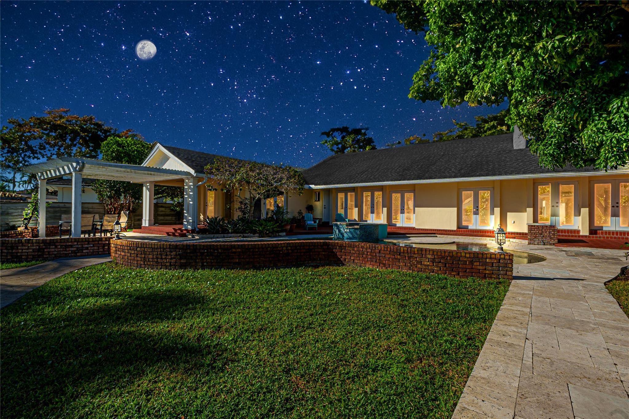 1241 N Rio Vista Boulevard