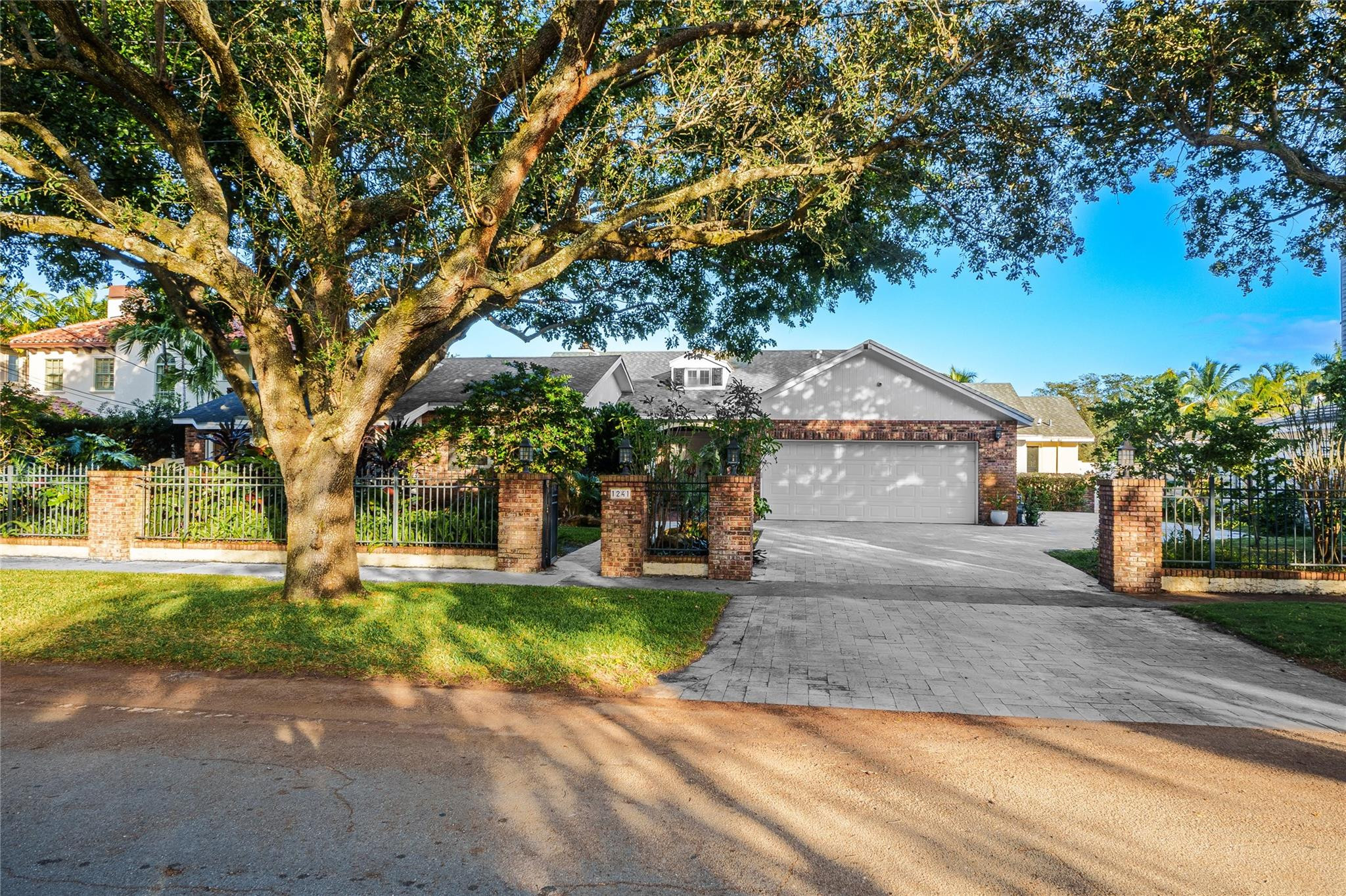 1241 N Rio Vista Boulevard