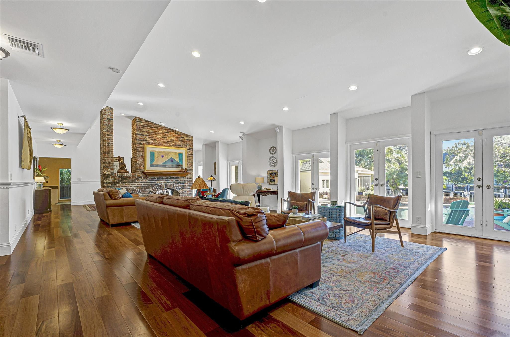 1241 N Rio Vista Boulevard