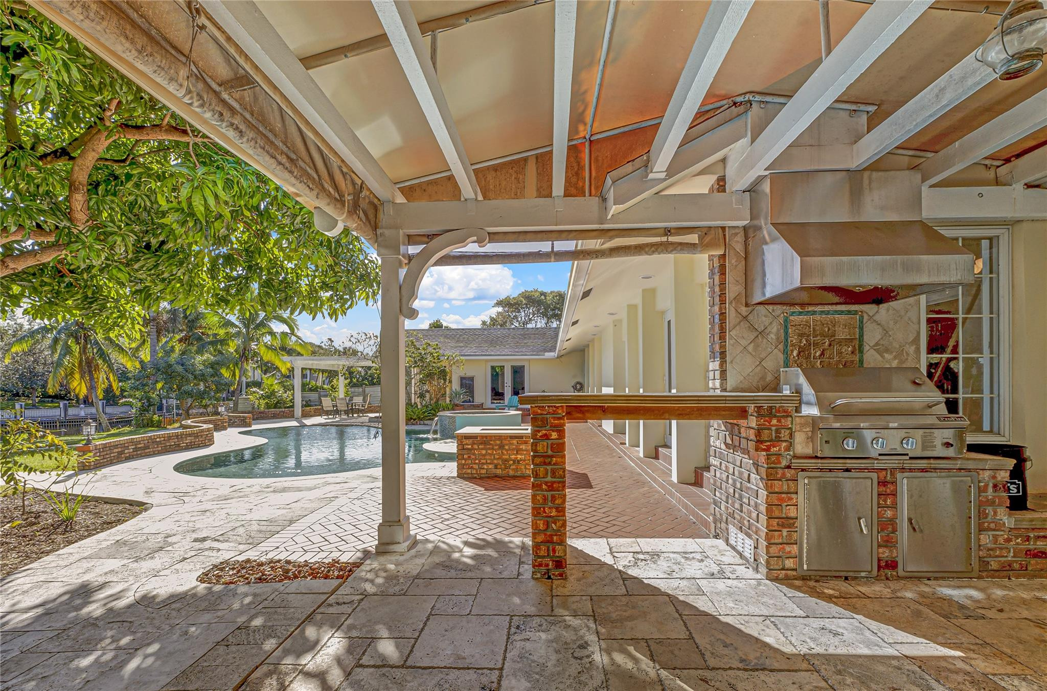 1241 N Rio Vista Boulevard