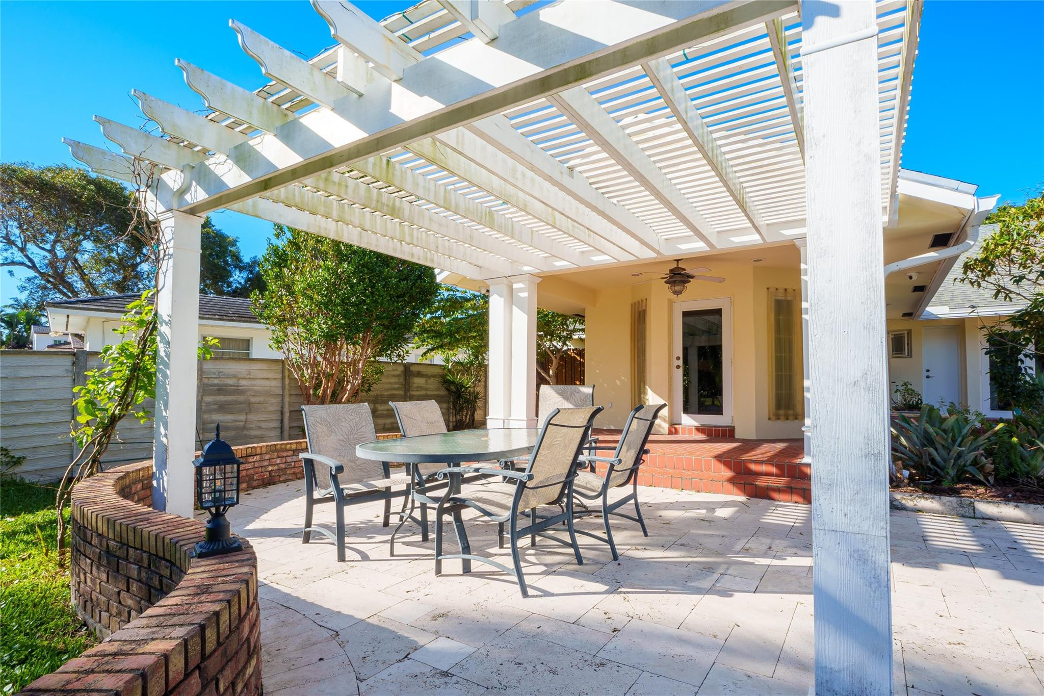 1241 N Rio Vista Boulevard