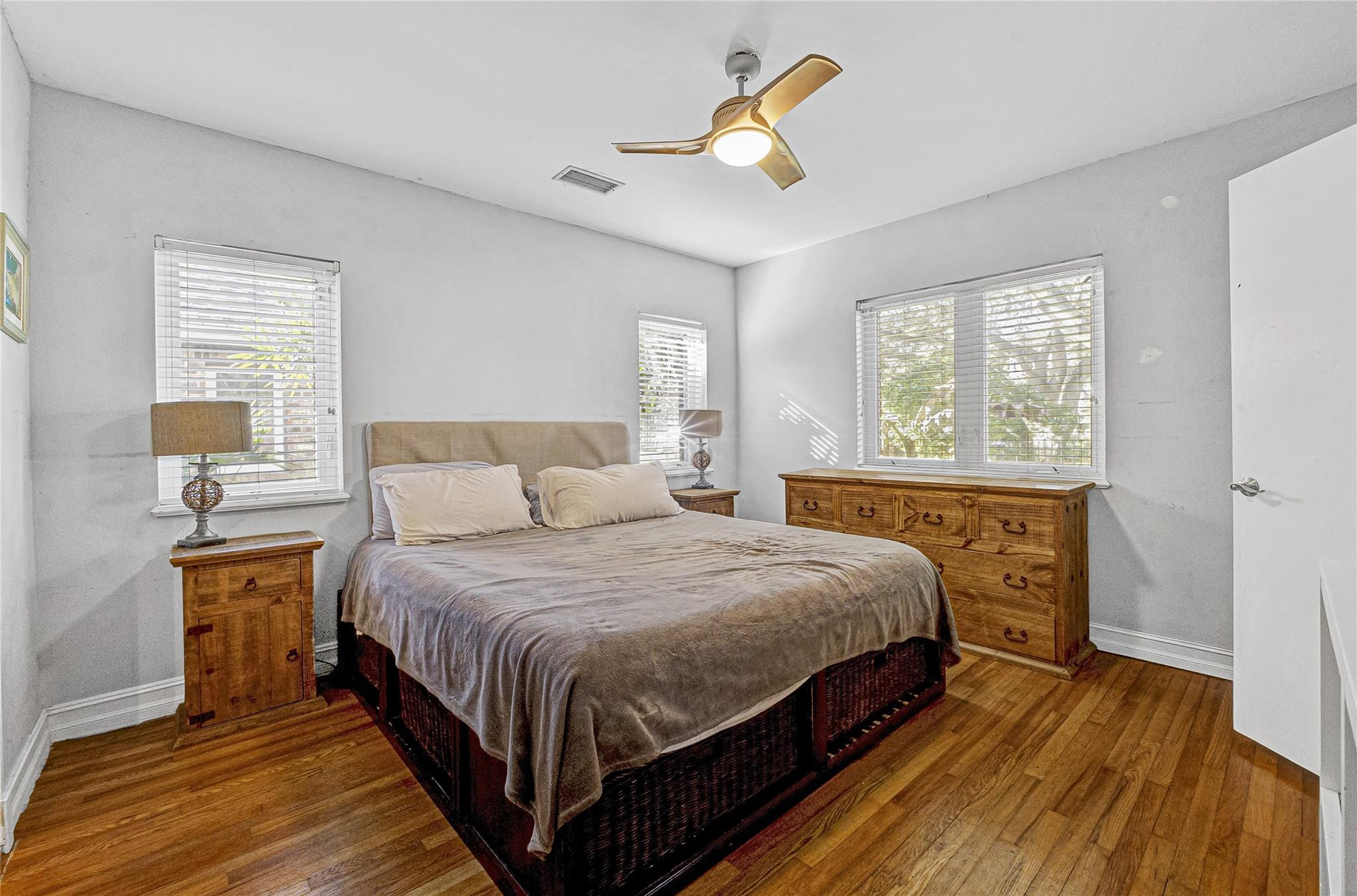 1241 N Rio Vista Boulevard