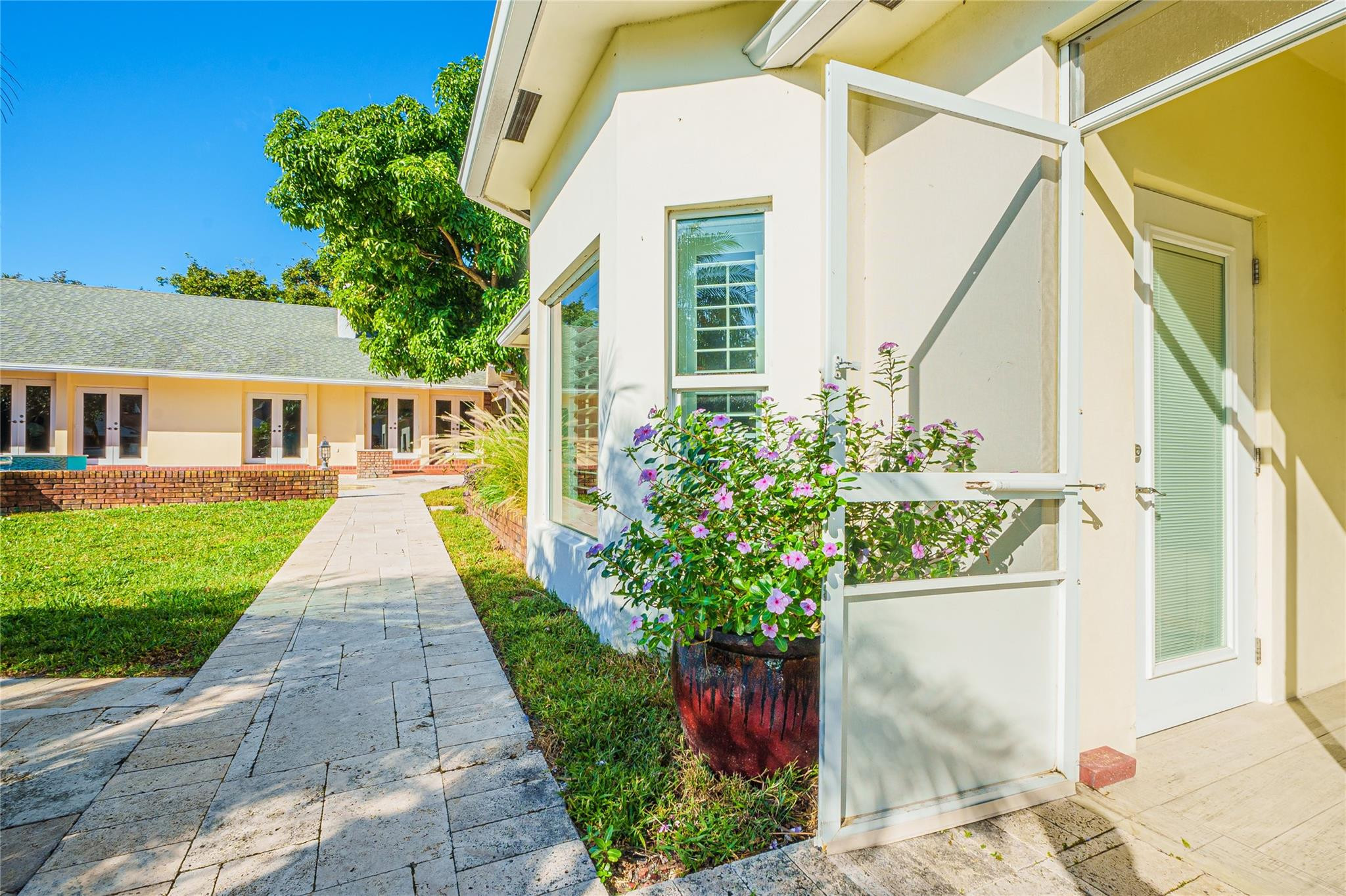 1241 N Rio Vista Boulevard