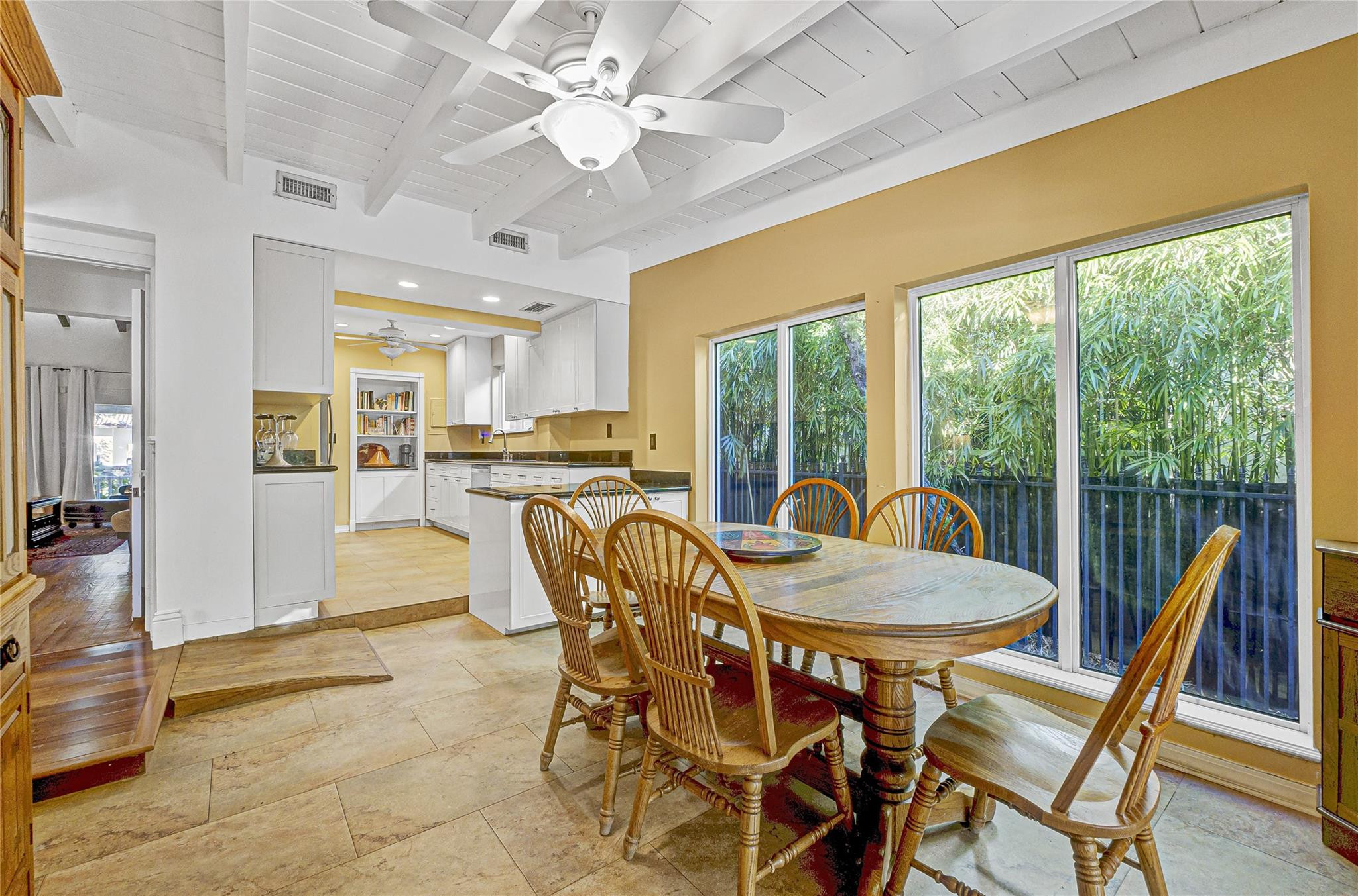 1241 N Rio Vista Boulevard