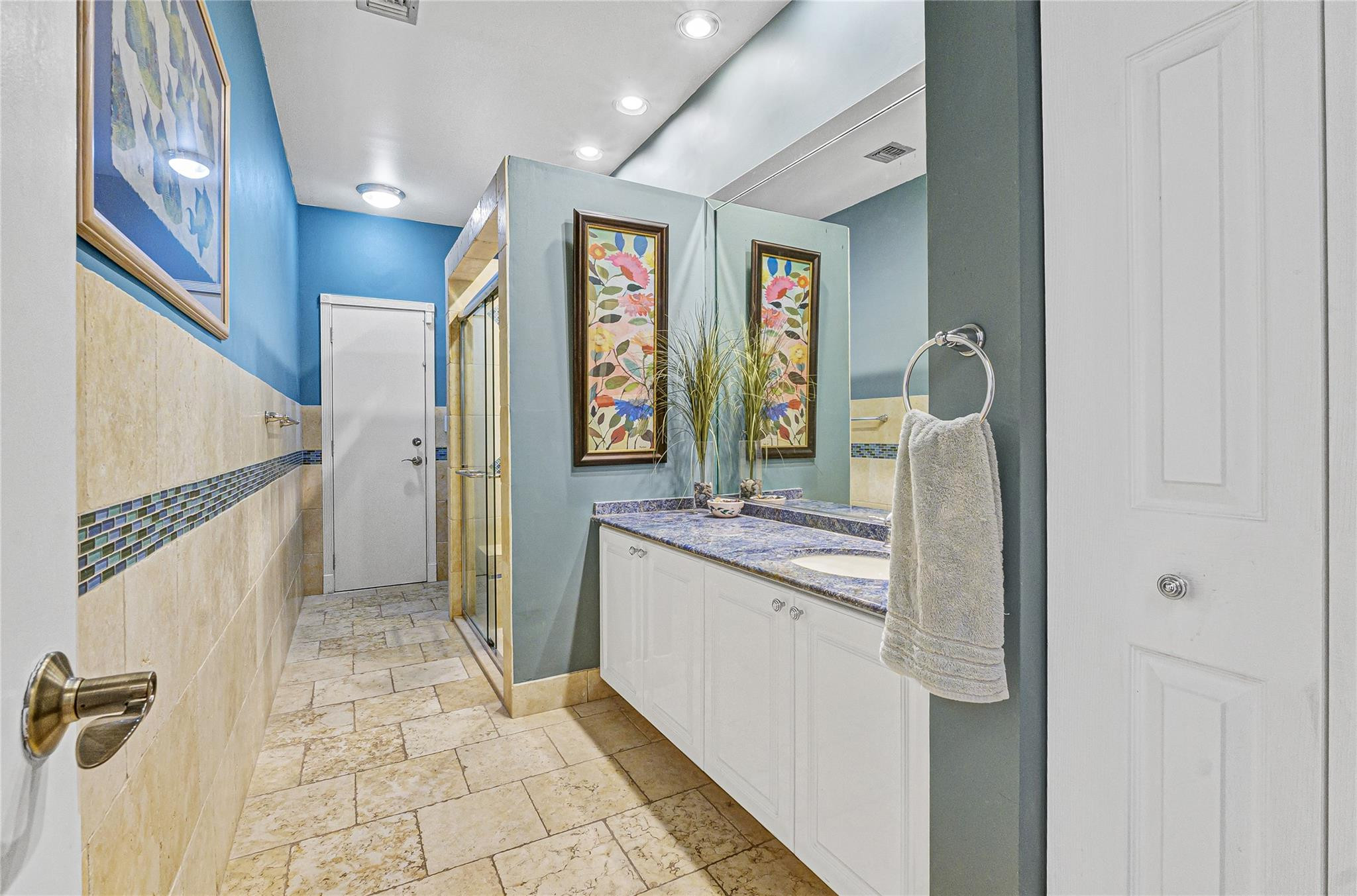 1241 N Rio Vista Boulevard