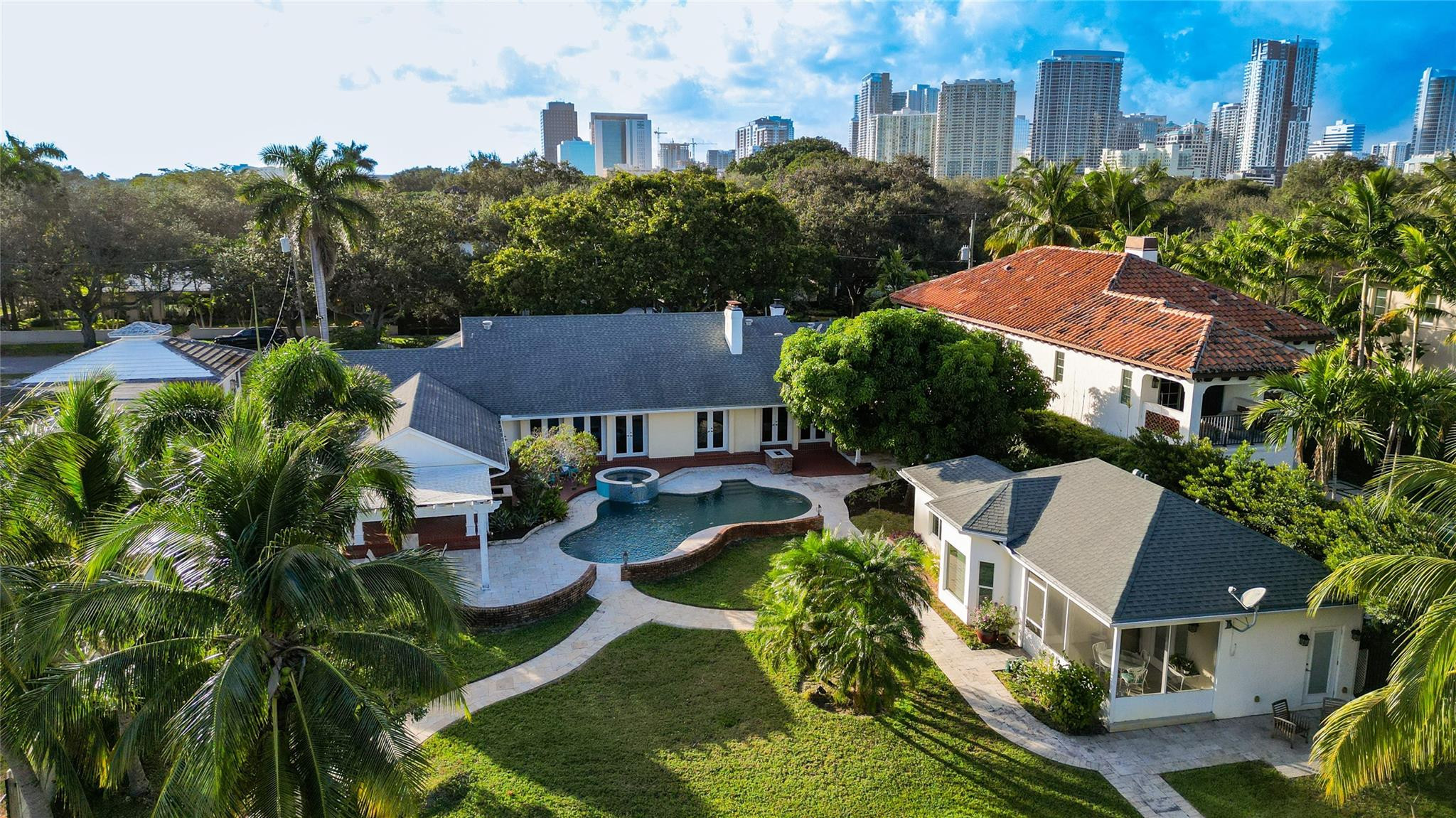 1241 N Rio Vista Boulevard