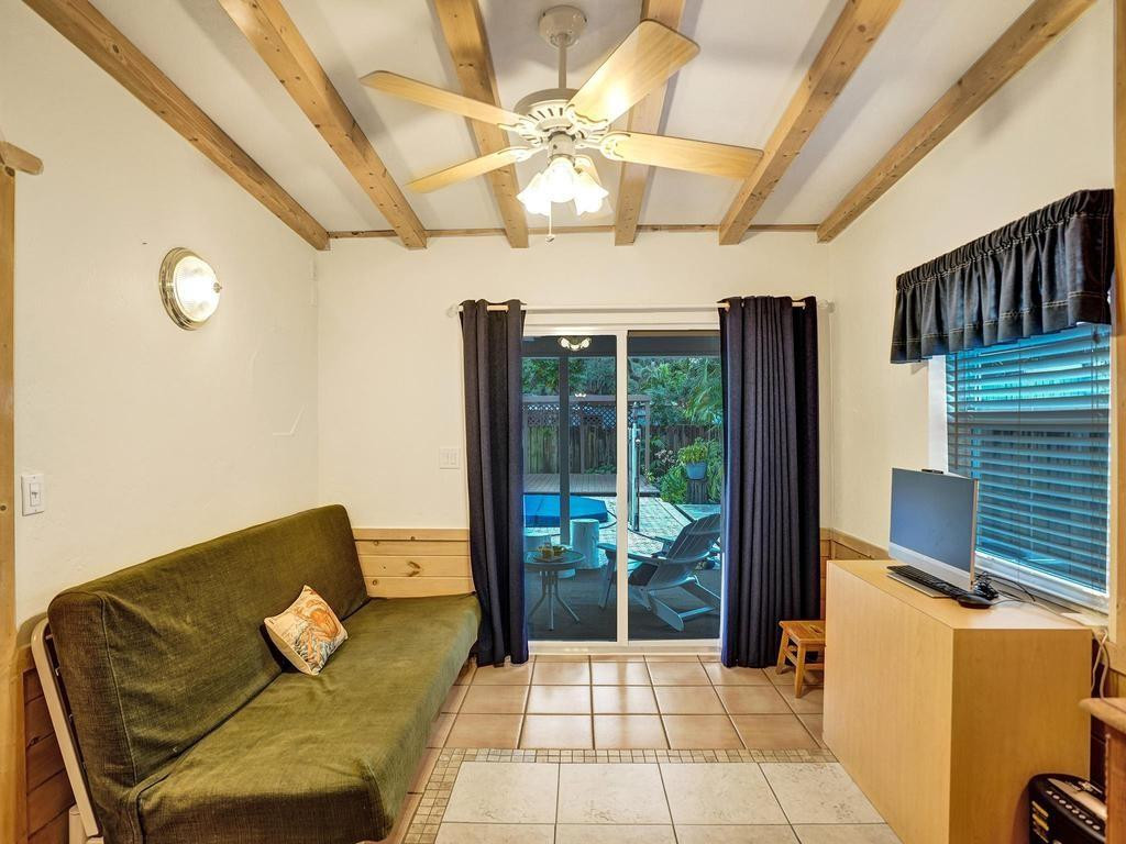 1813 SW 14th Court