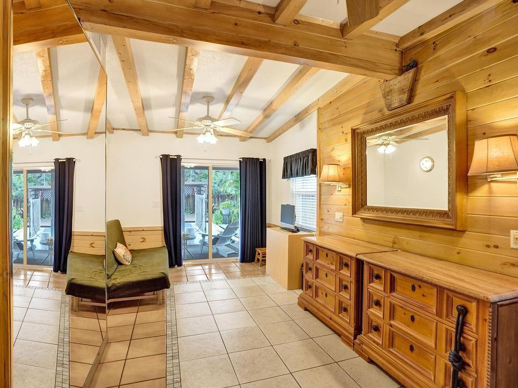 1813 SW 14th Court