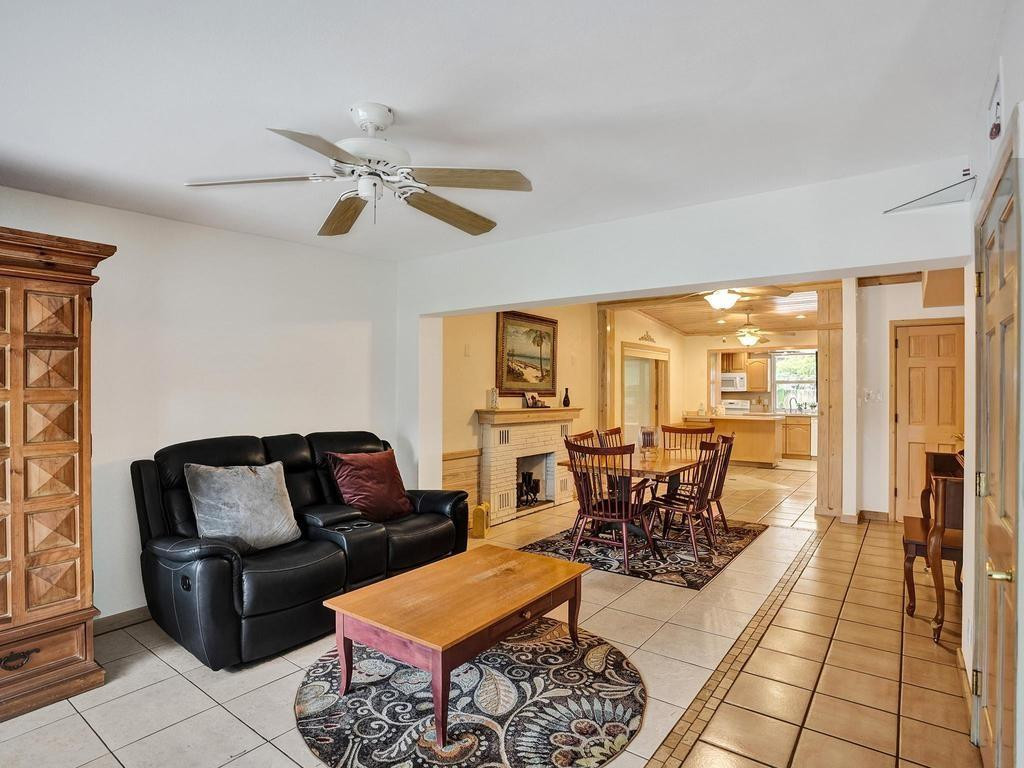 1813 SW 14th Court