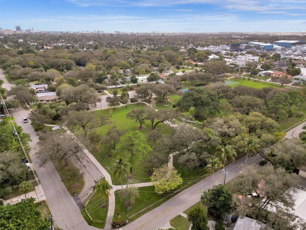 1813 SW 14th Court