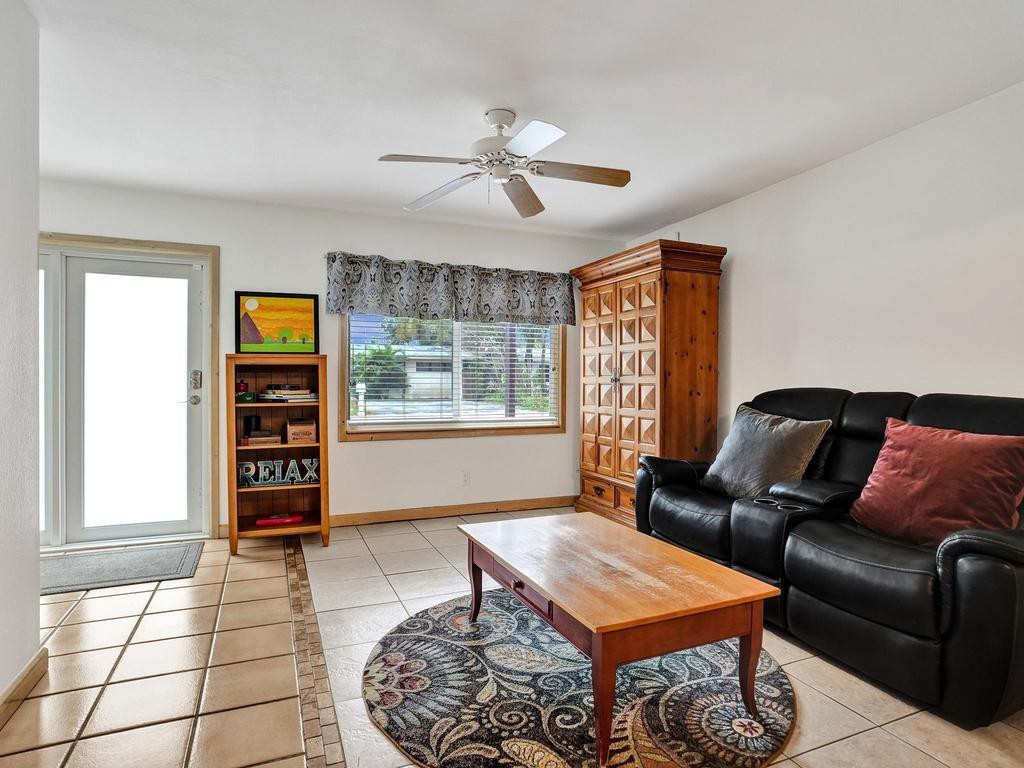 1813 SW 14th Court