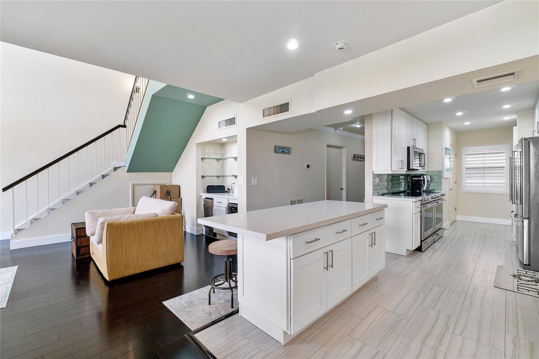 3100 NE 48th Street 305