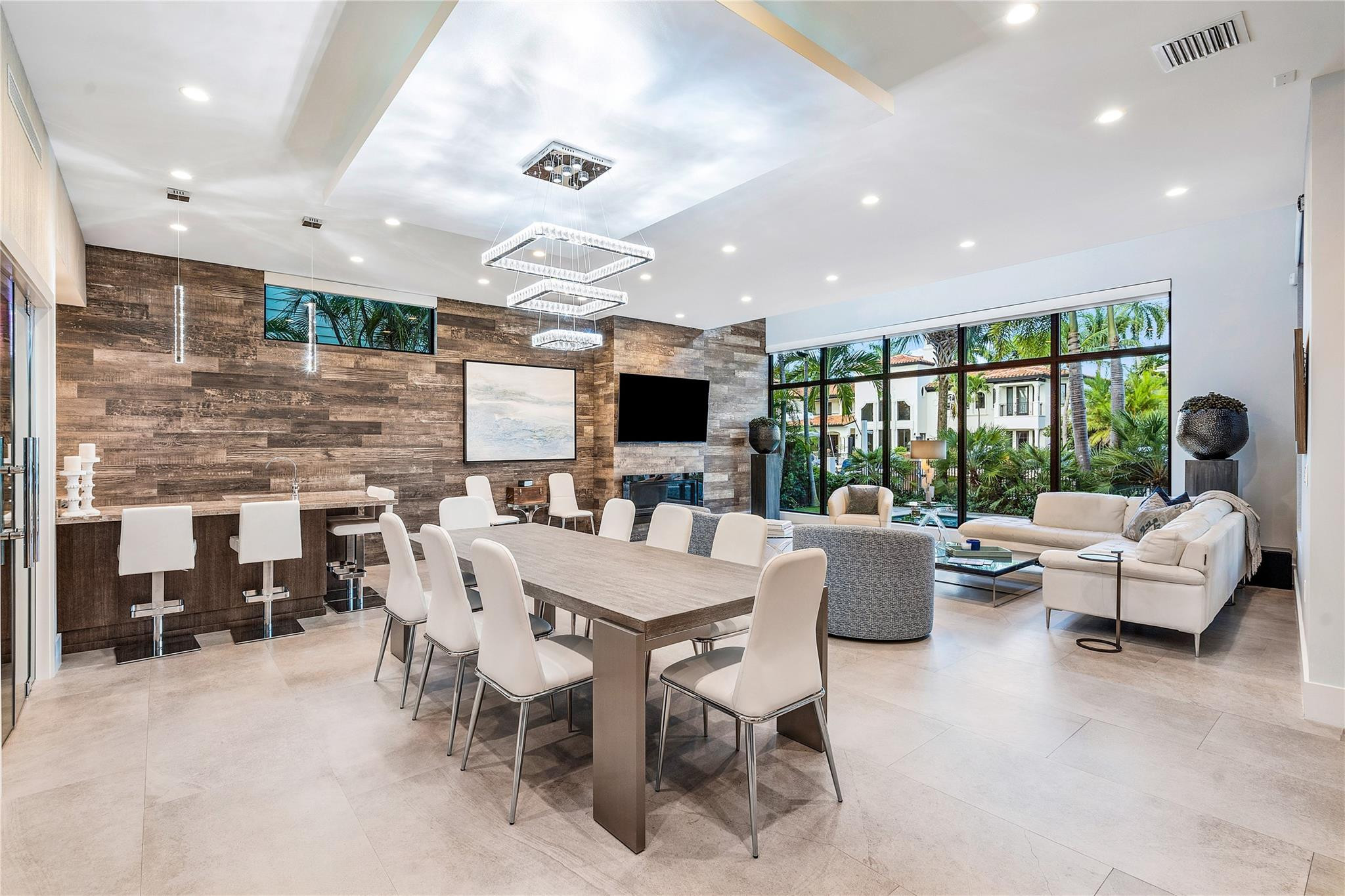 615 Royal Plaza Drive