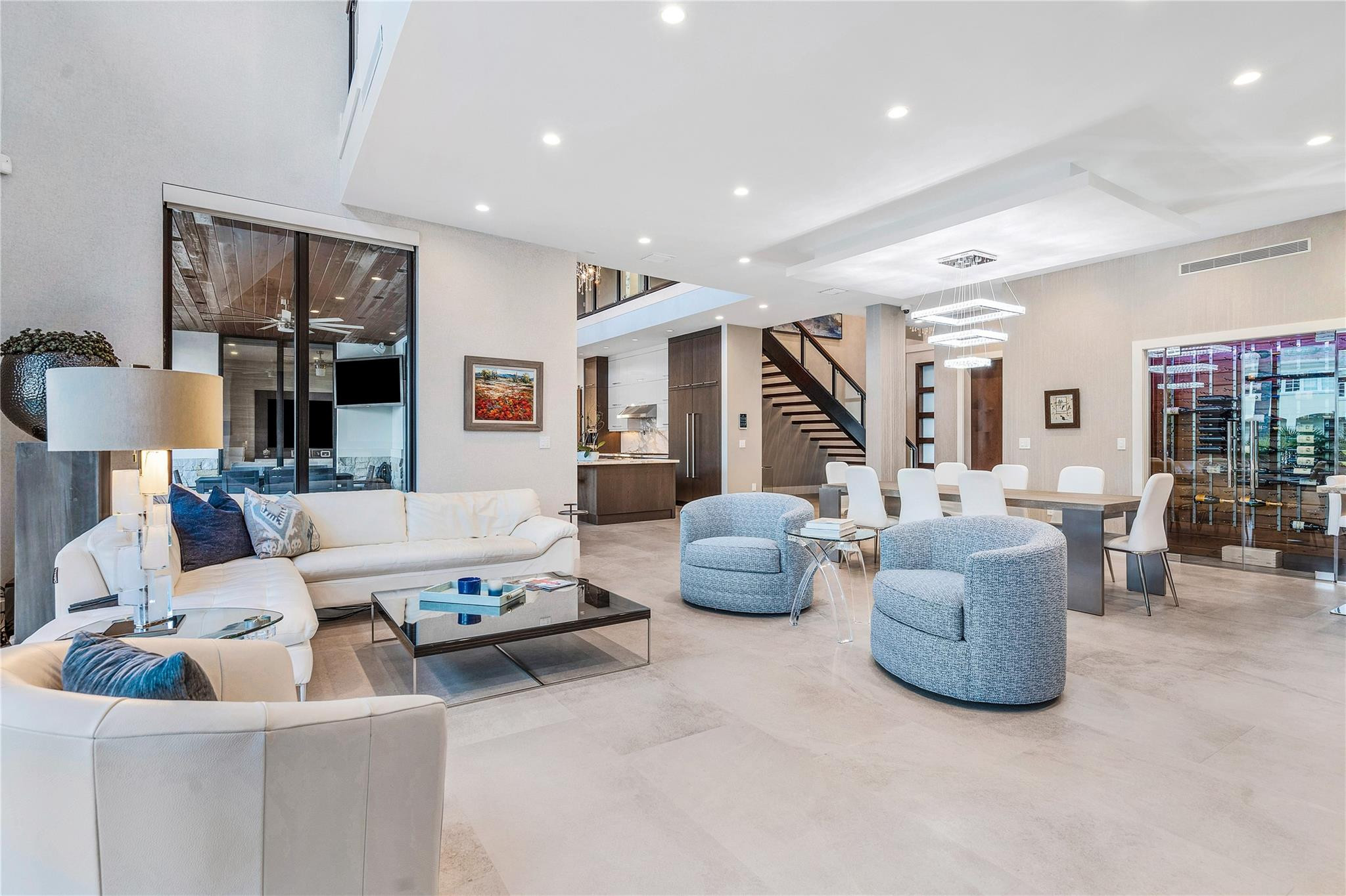 615 Royal Plaza Drive