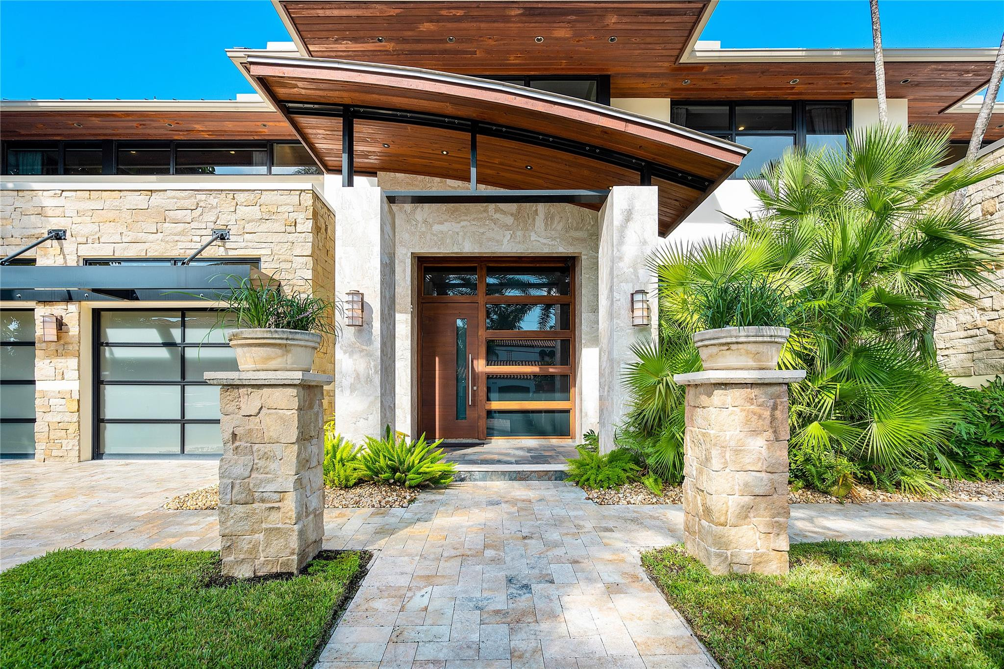 615 Royal Plaza Drive