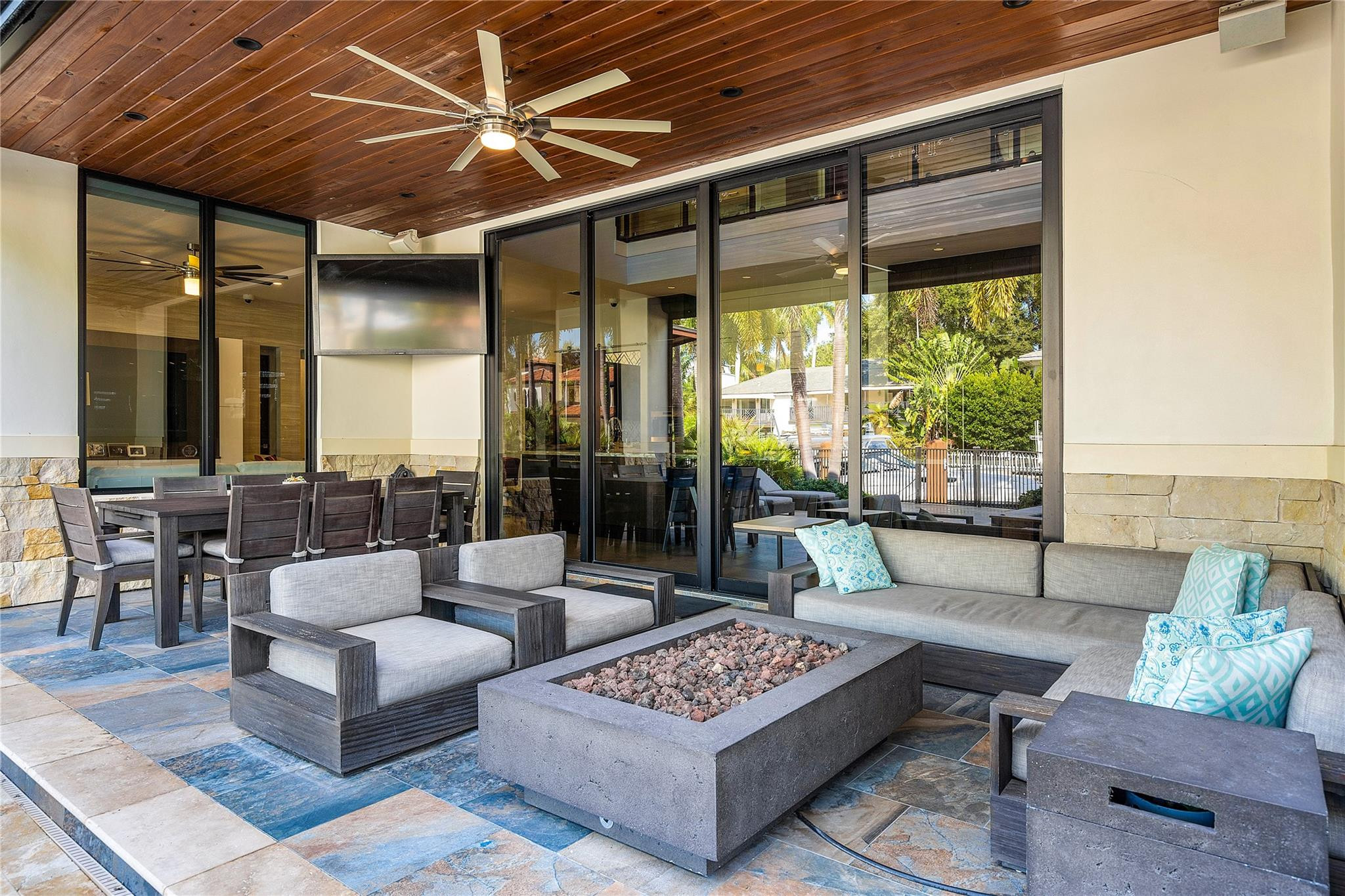 615 Royal Plaza Drive