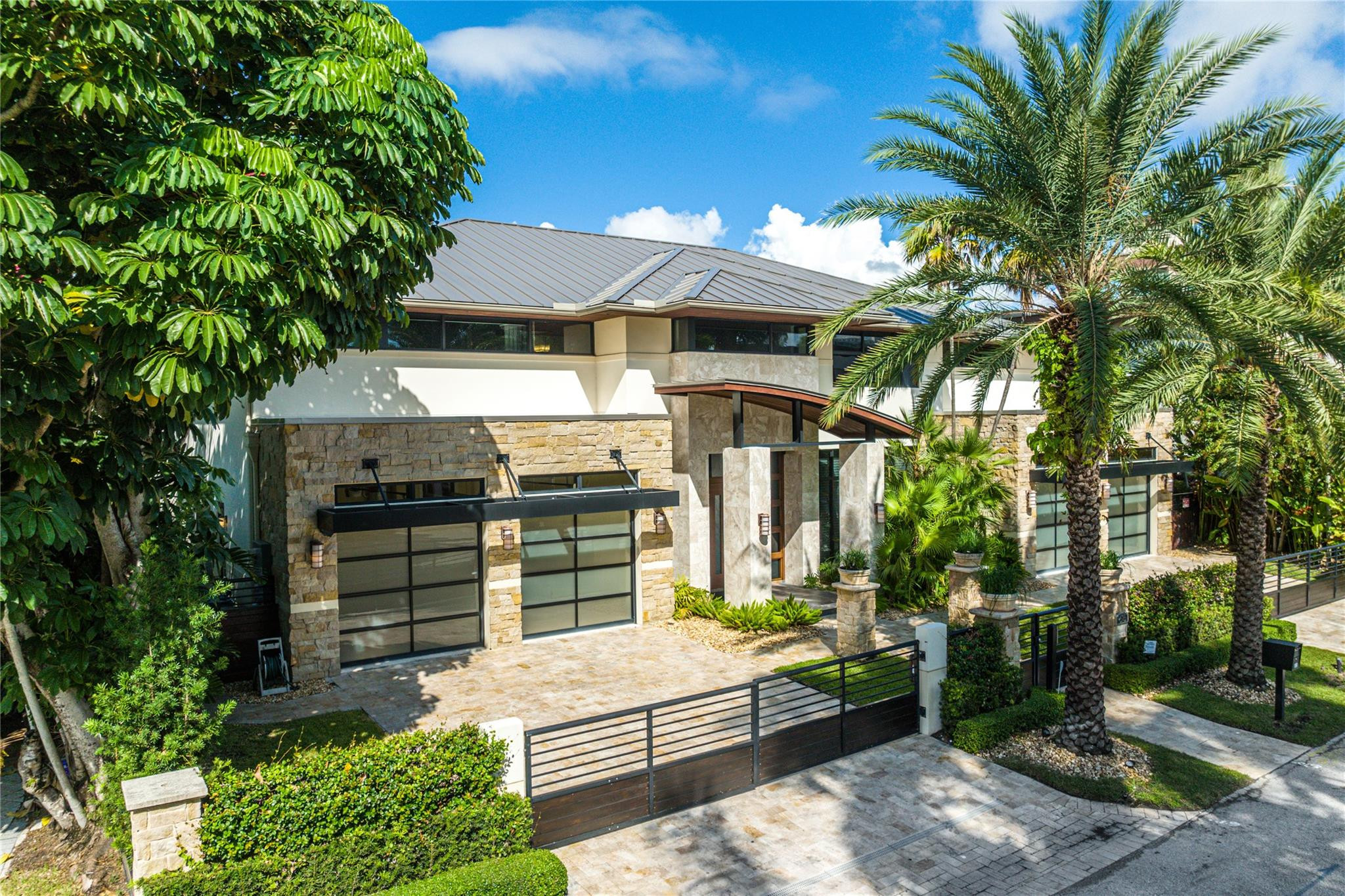 615 Royal Plaza Drive