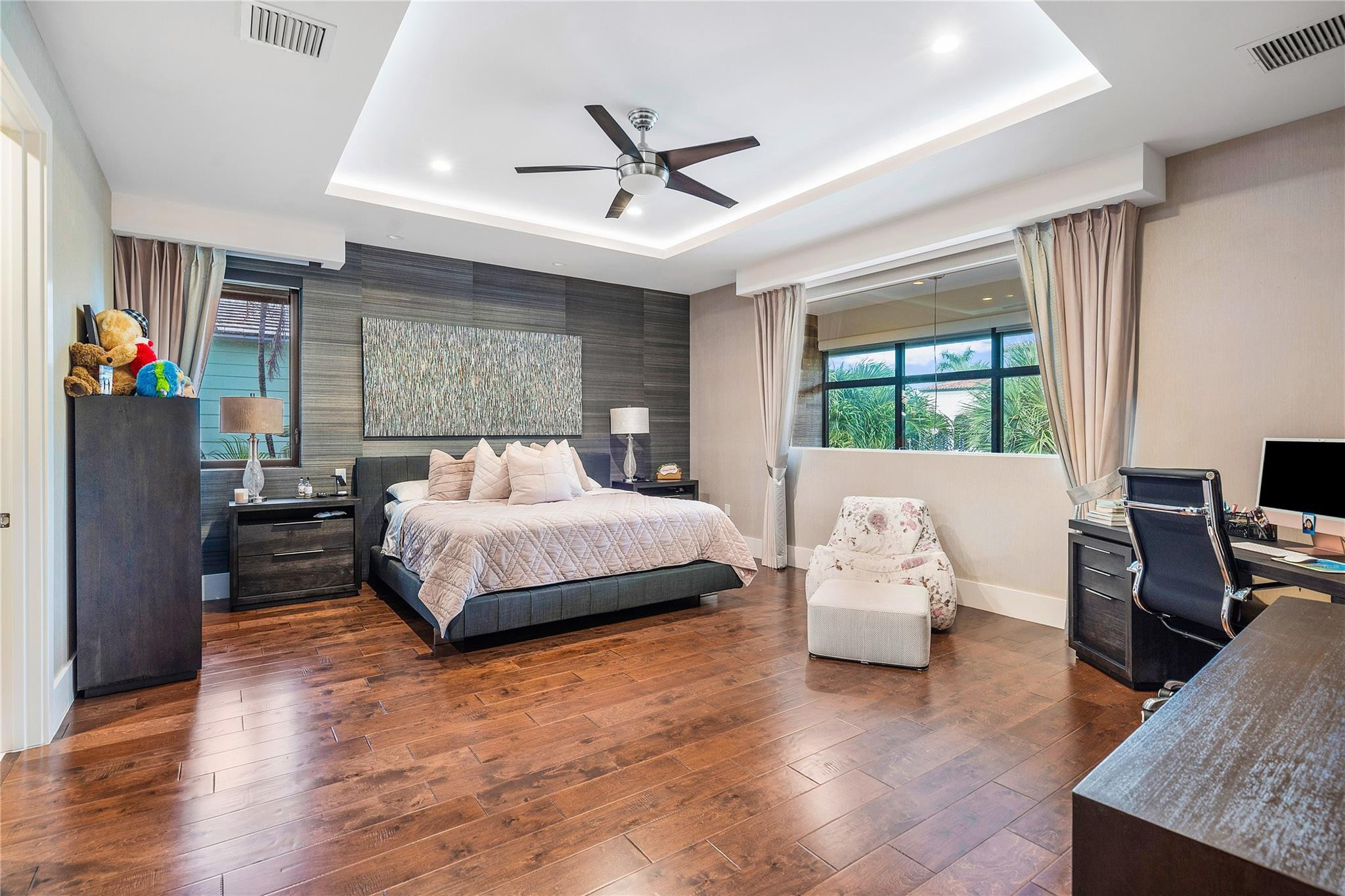 615 Royal Plaza Drive