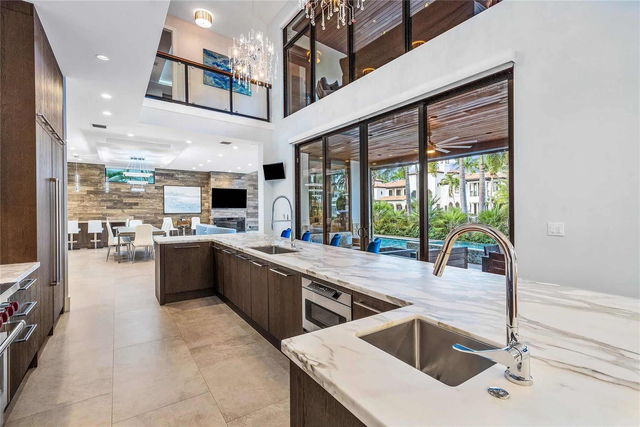 615 Royal Plaza Drive