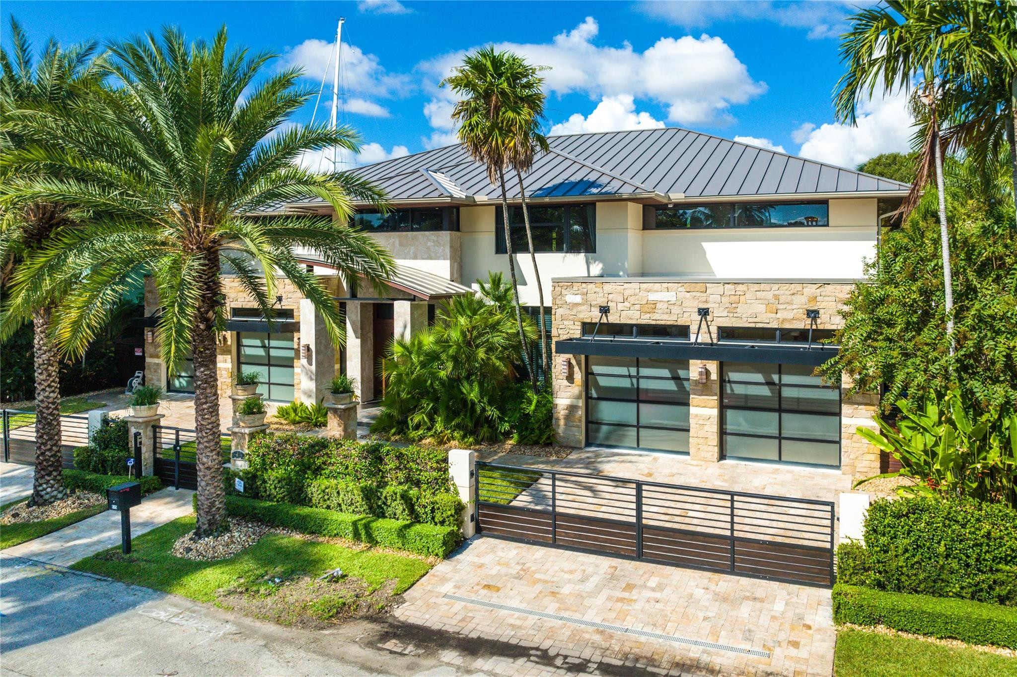 615 Royal Plaza Drive
